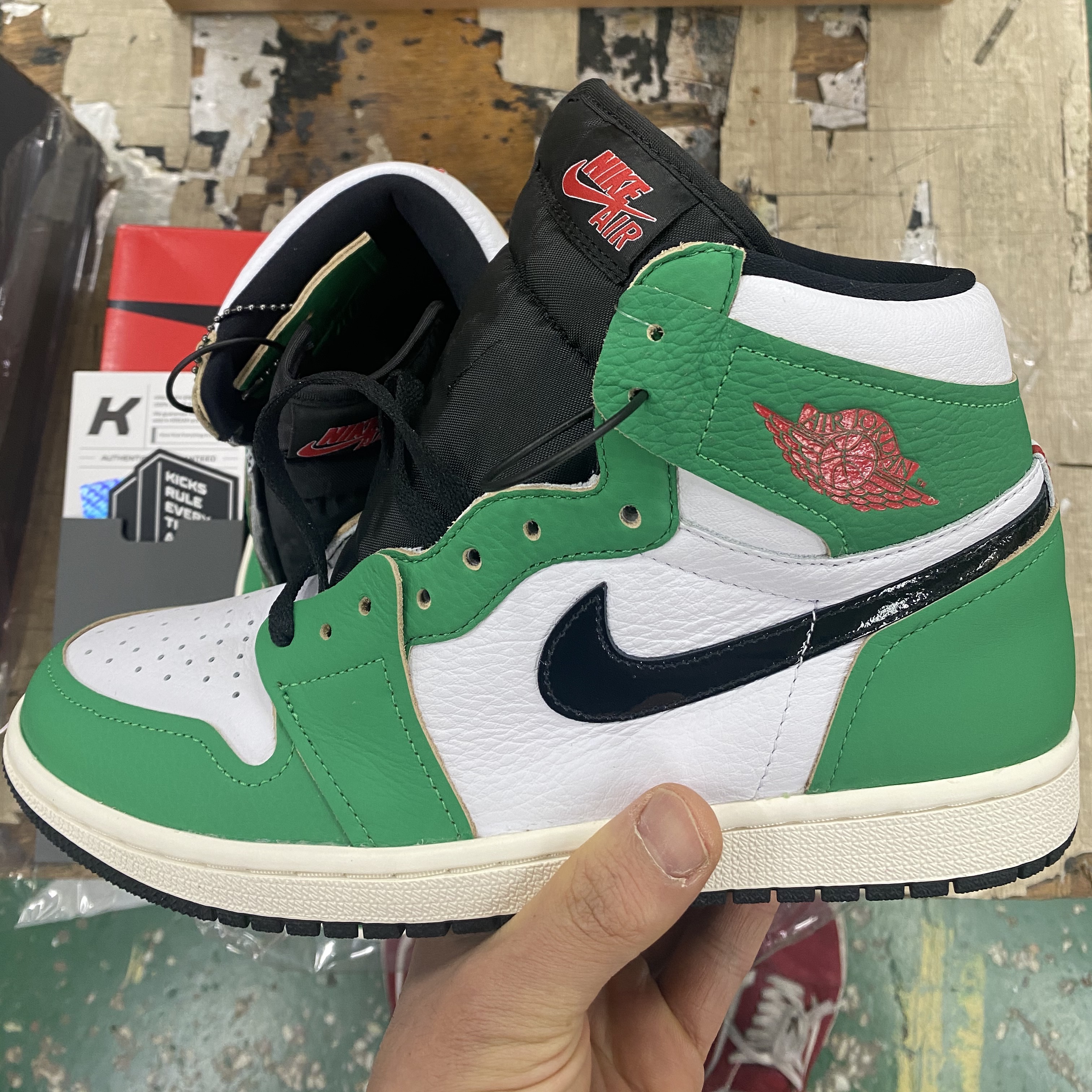 (W) Jordan 1 Retro High OG Lucky Green 착용 스타일 - 1