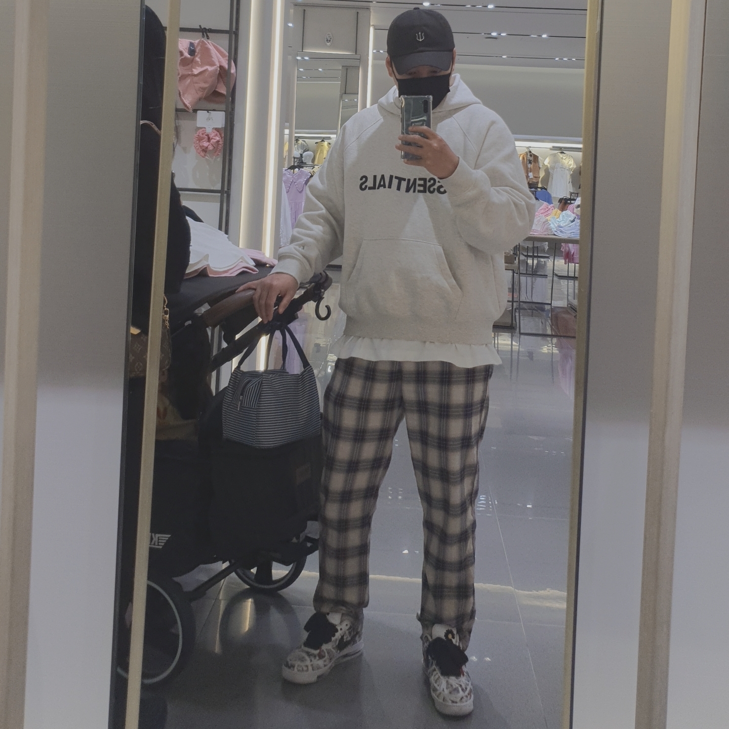 Essentials 3D Silicon Applique Pullover Hoodie Oatmeal/Oatmeal Heather/Light Heather Oatmeal 2020, Nike x Peaceminusone Air Force 1 Low Para-Noise 2.0 착용 스타일 - 1