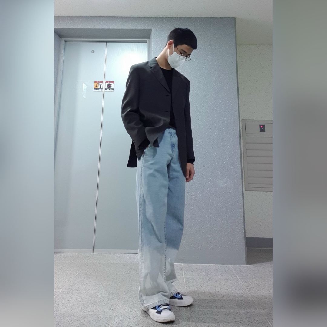 Nike x Sacai Blazer Mid White Black Legend Blue 착용 스타일 - 1