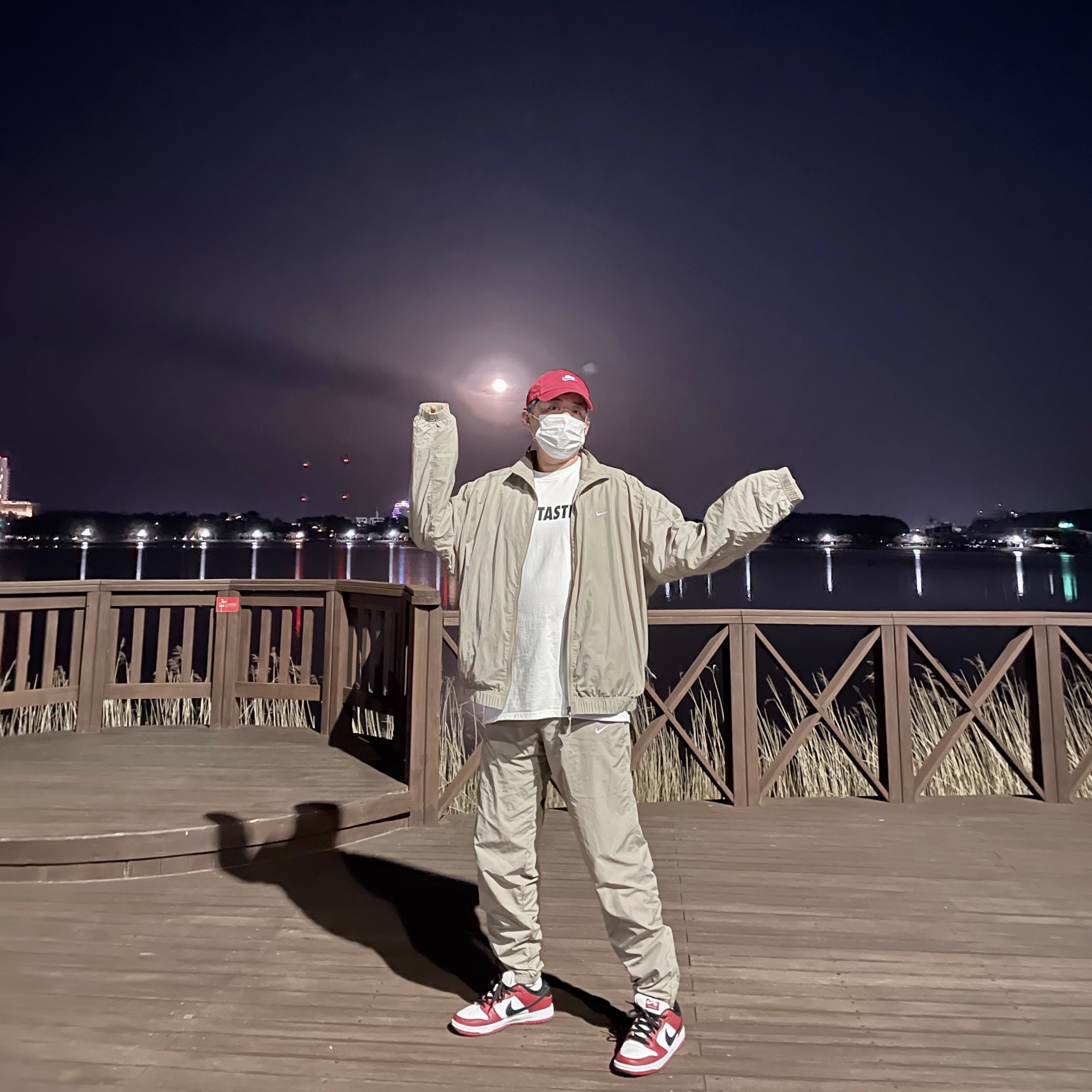 Nike SB Dunk Low Pro Chicago, Nike M NRG Track Pants Khaki 착용 스타일
