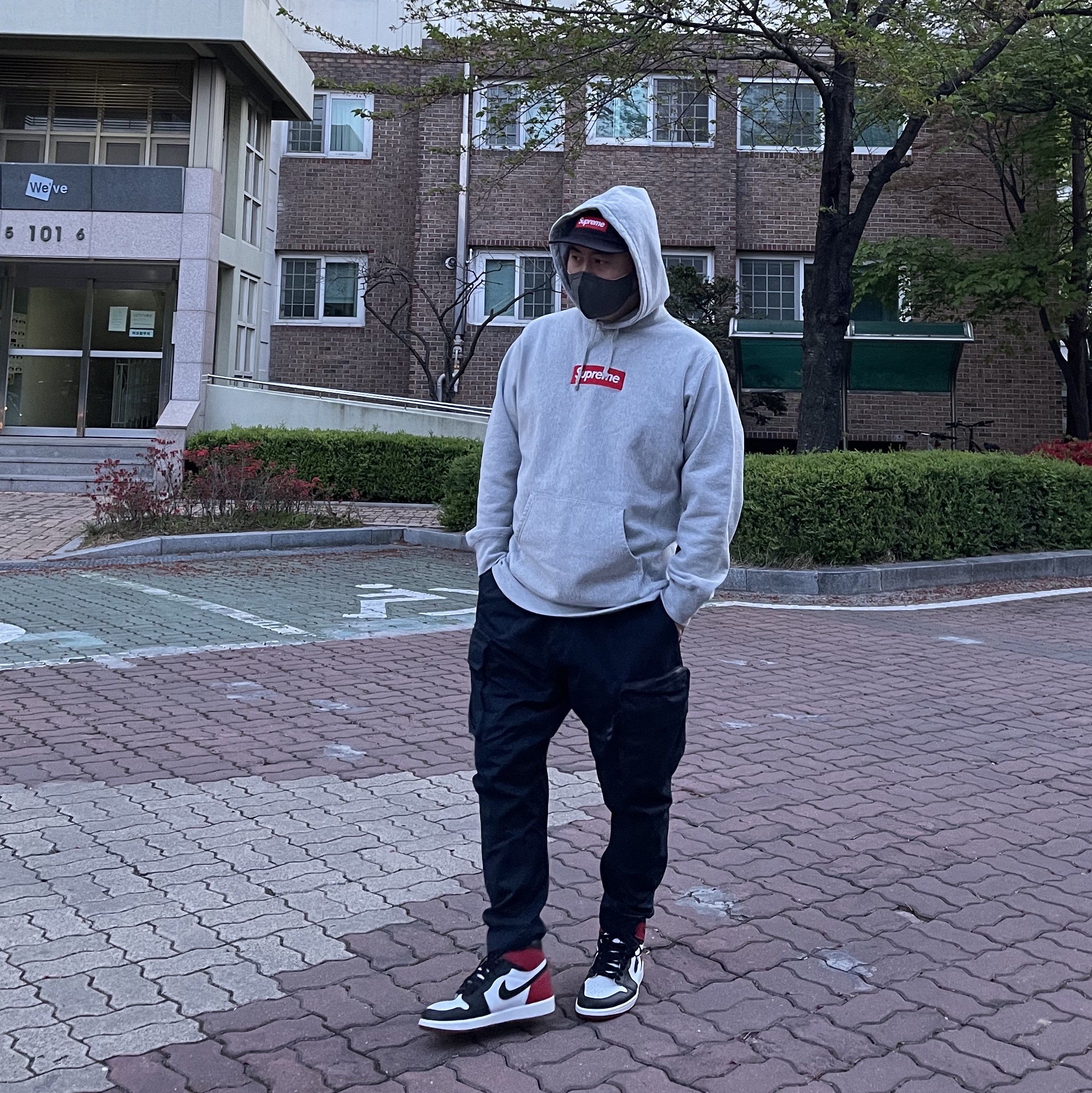 Jordan 1 Retro High OG Black Toe 2016, Supreme Cross Box Logo Hooded Sweatshirt Heather Grey - 20FW 착용 스타일 - 2