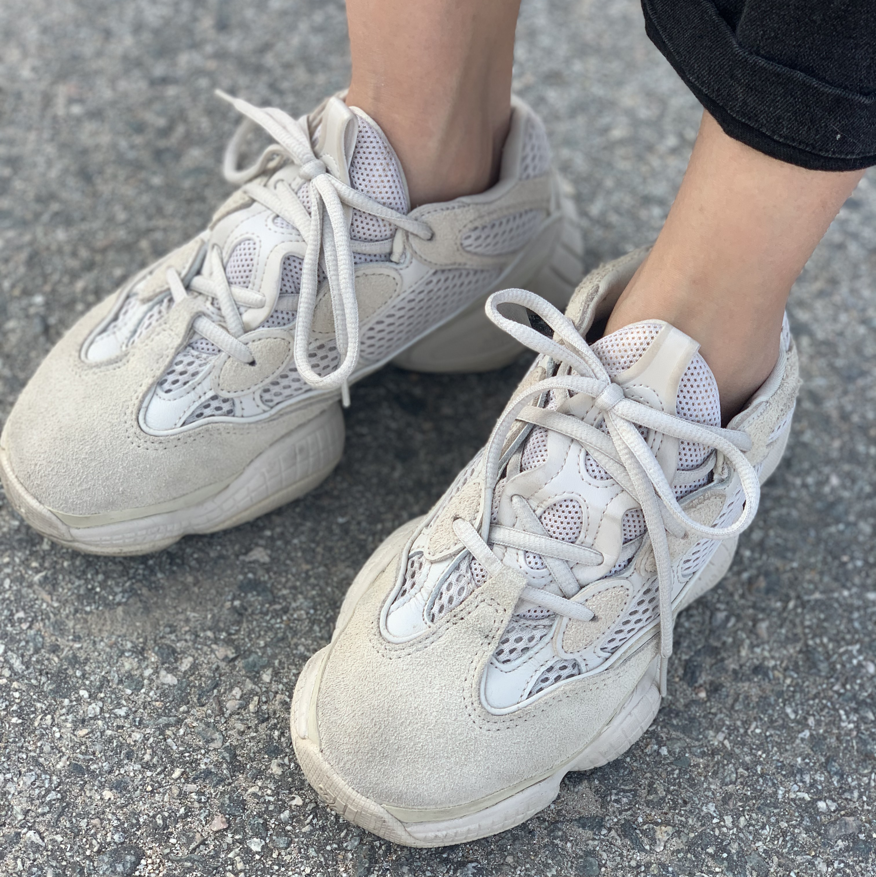 Adidas Yeezy 500 Blush 2018 착용 스타일 - 1