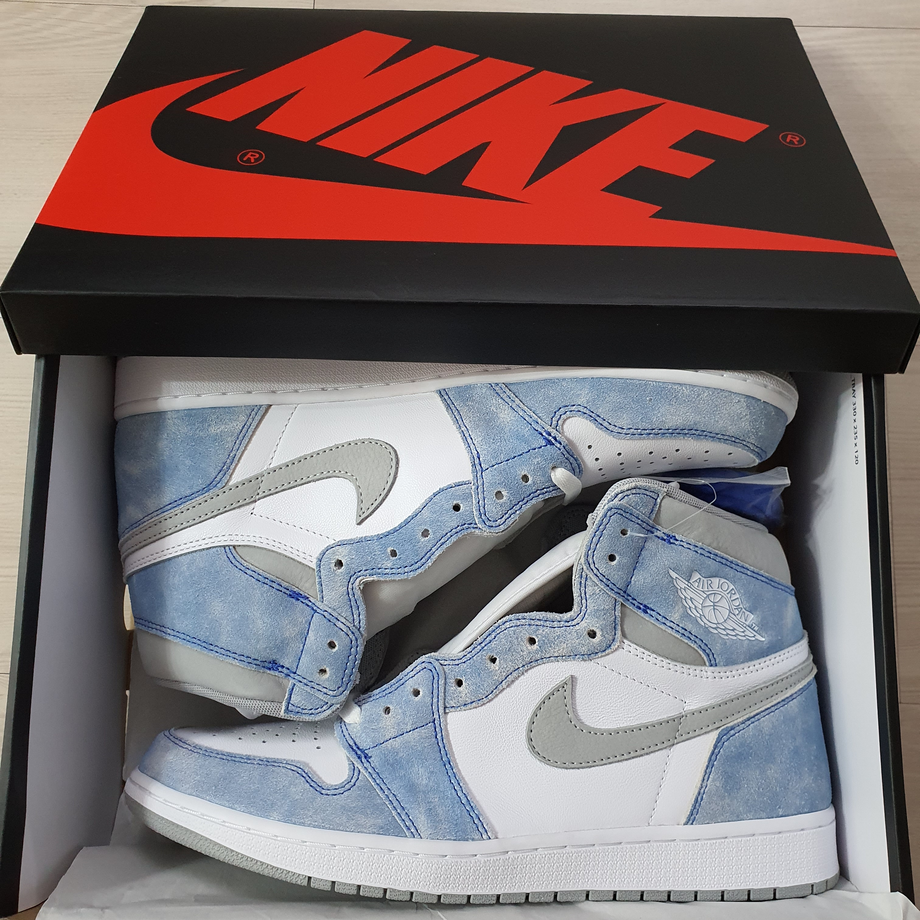 Jordan 1 Retro High OG Hyper Royal 착용 스타일 - 3