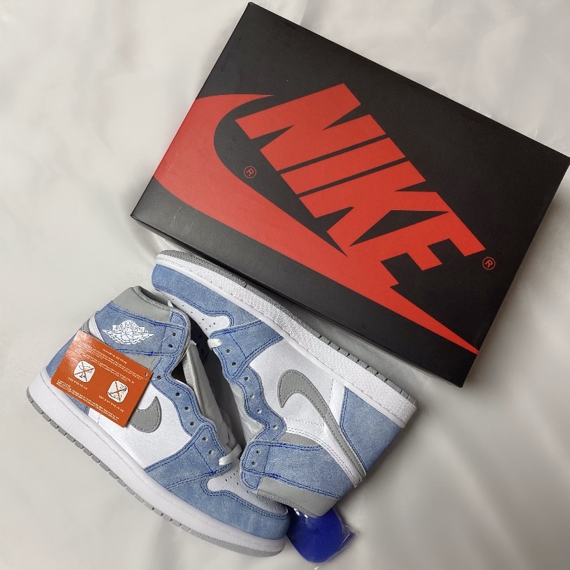 Jordan 1 Retro High OG Hyper Royal 착용 스타일