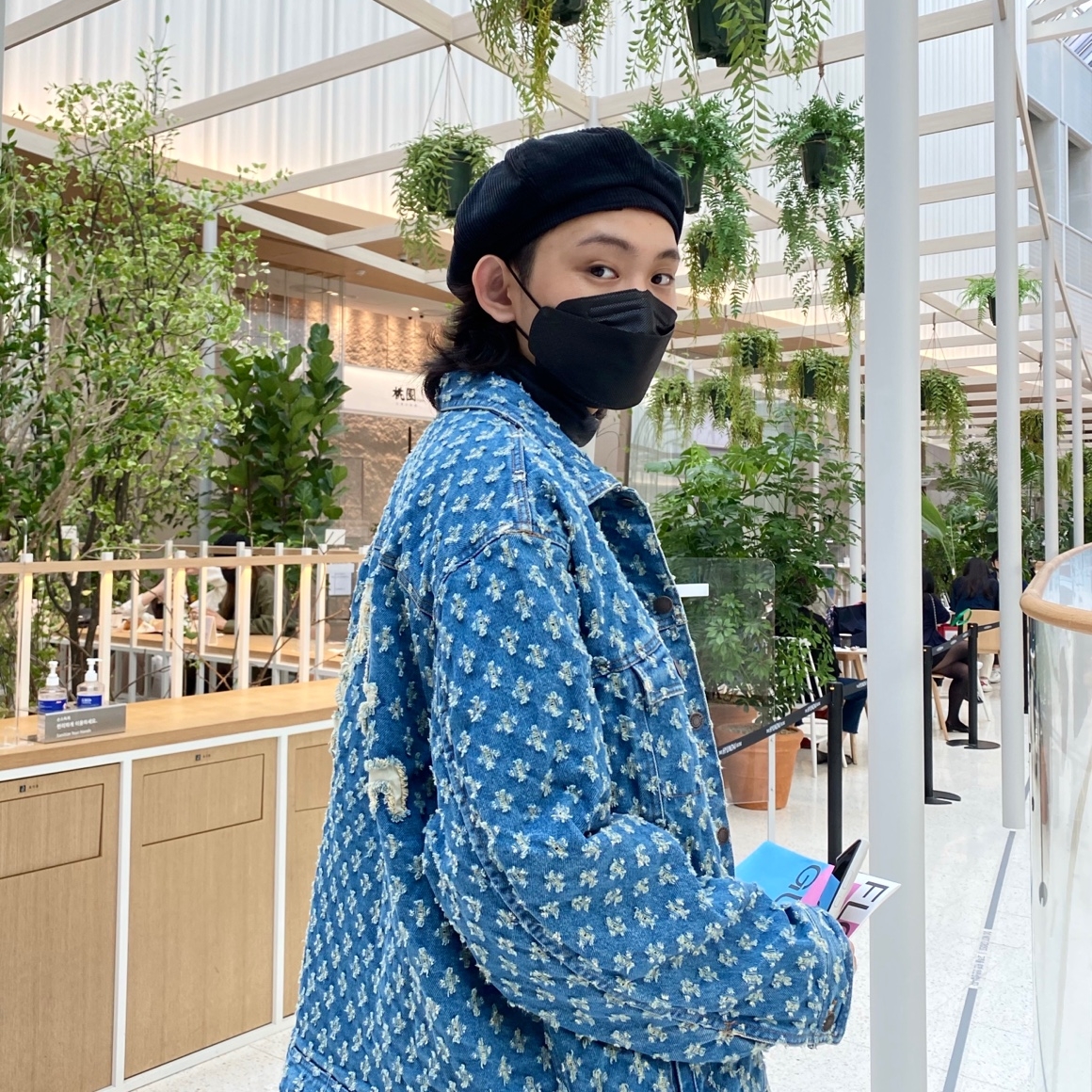 Supreme Hole Punch Denim Trucker Jacket Blue - 20SS 착용 스타일
