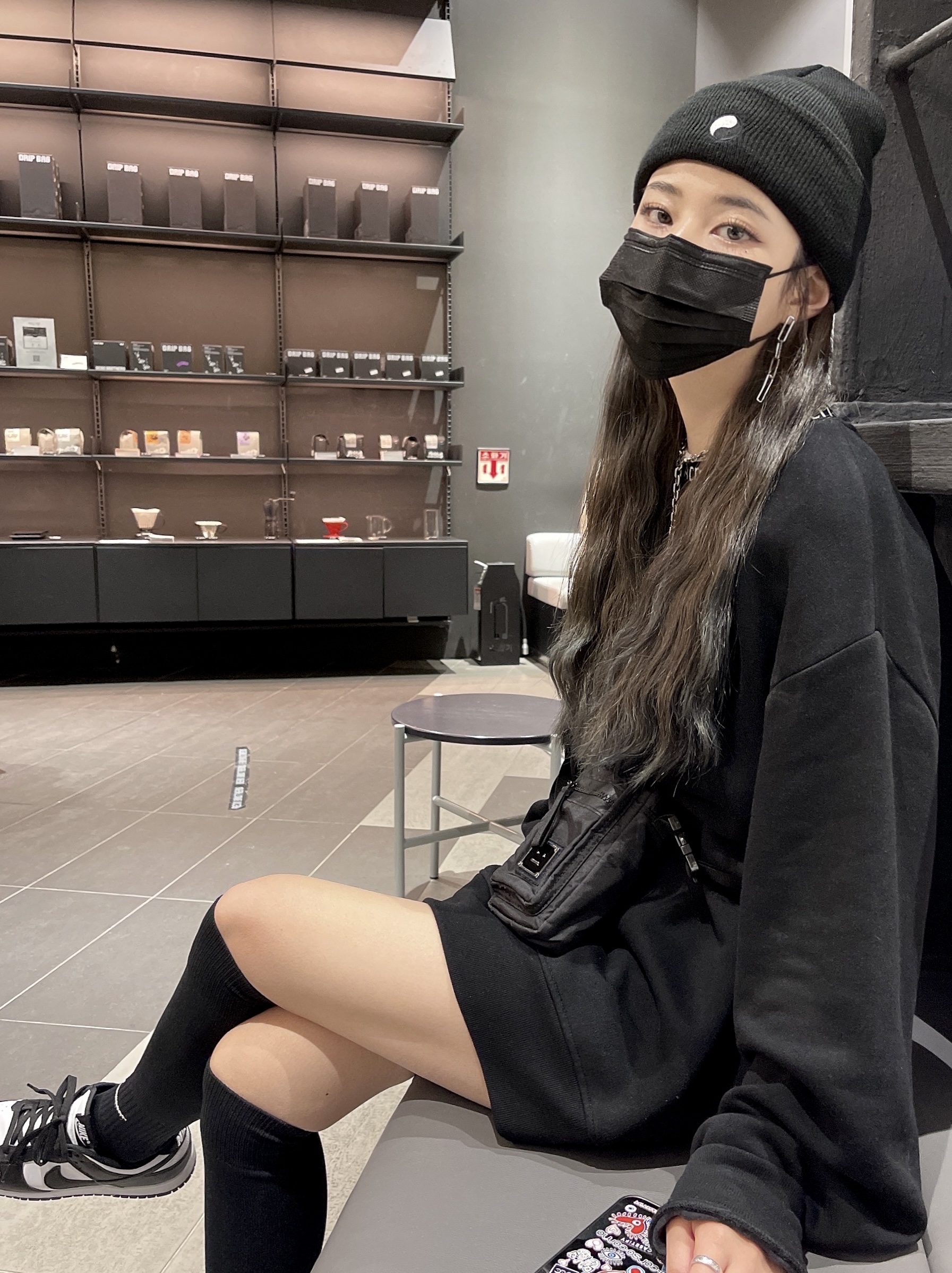 (W) Nike Dunk Low Black, Stussy x Our Legacy Yin Yang Beanie Black 착용 스타일