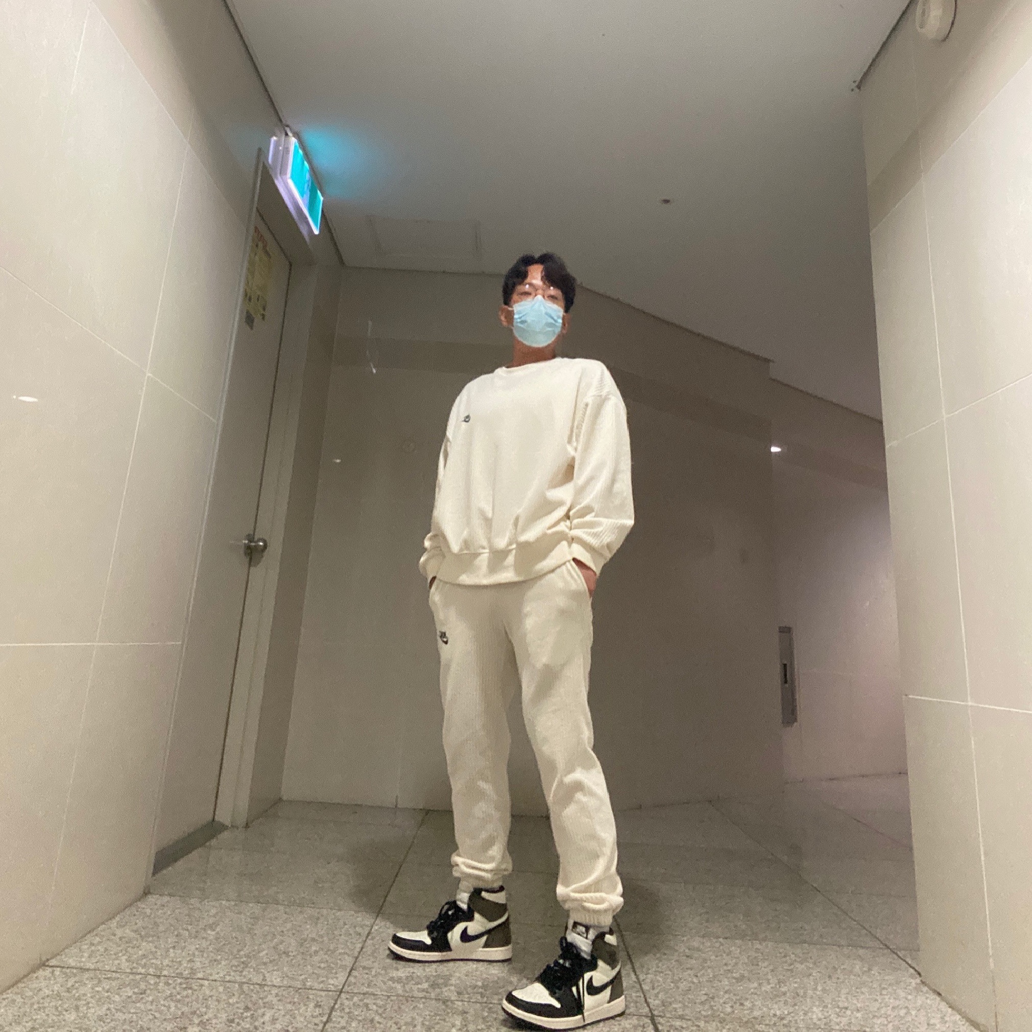 Jordan 1 Retro High OG Black Mocha 착용 스타일