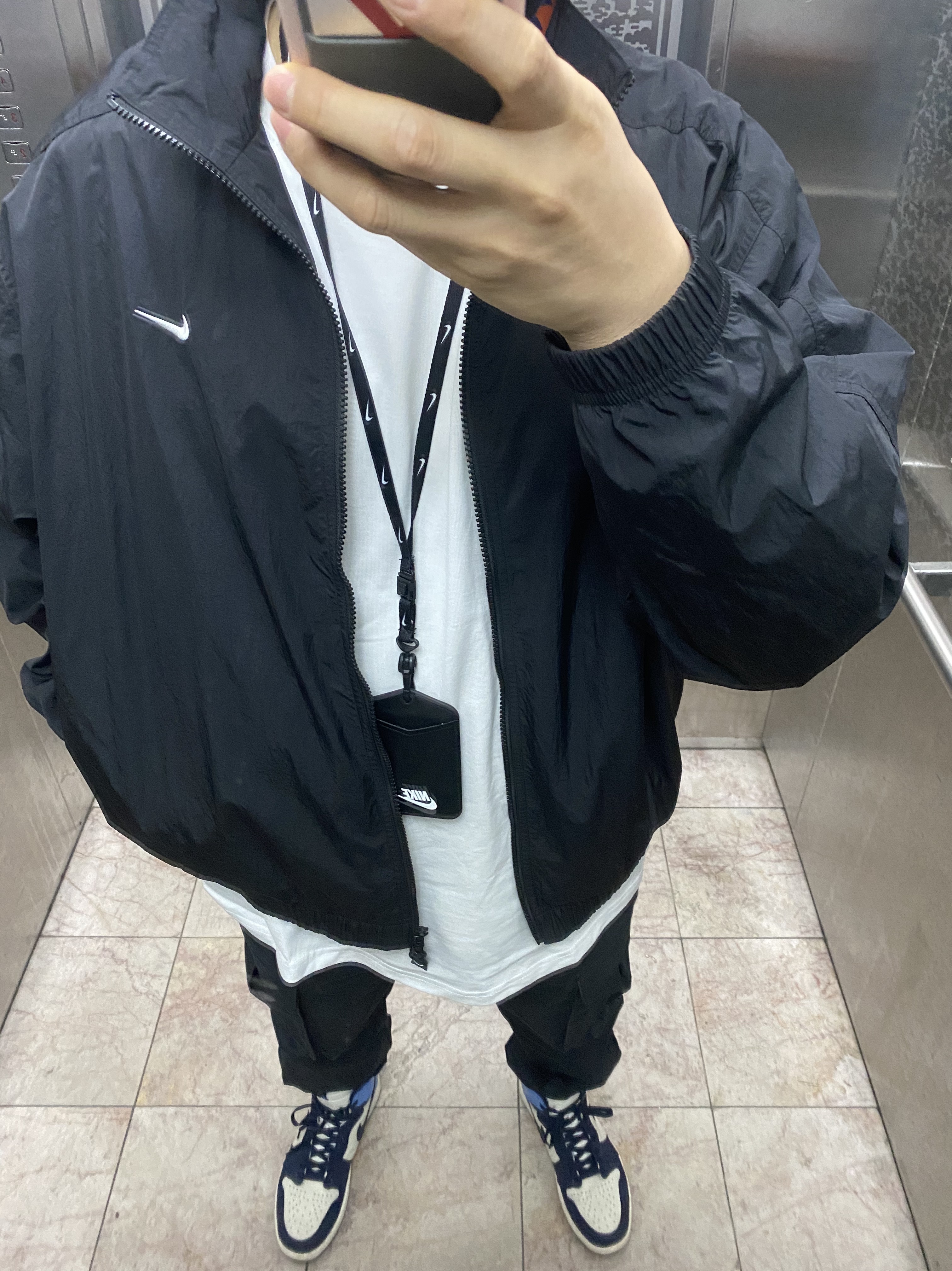 Nike M NRG Solo Swoosh Track Jacket Black - Asia, Jordan 1 Retro High Obsidian UNC 착용 스타일