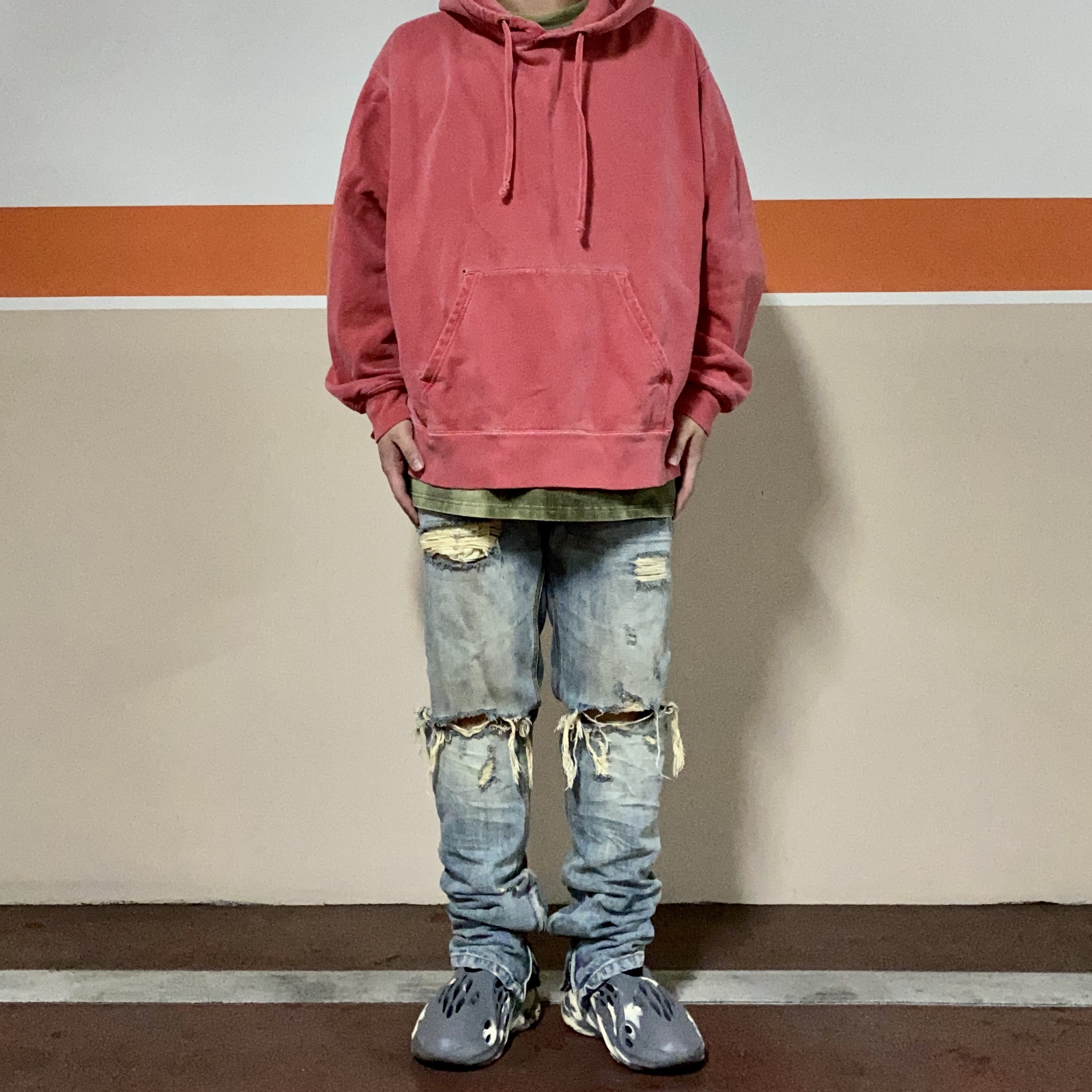 Adidas Yeezy Foam RNNR MXT Moon Gray 착용 스타일