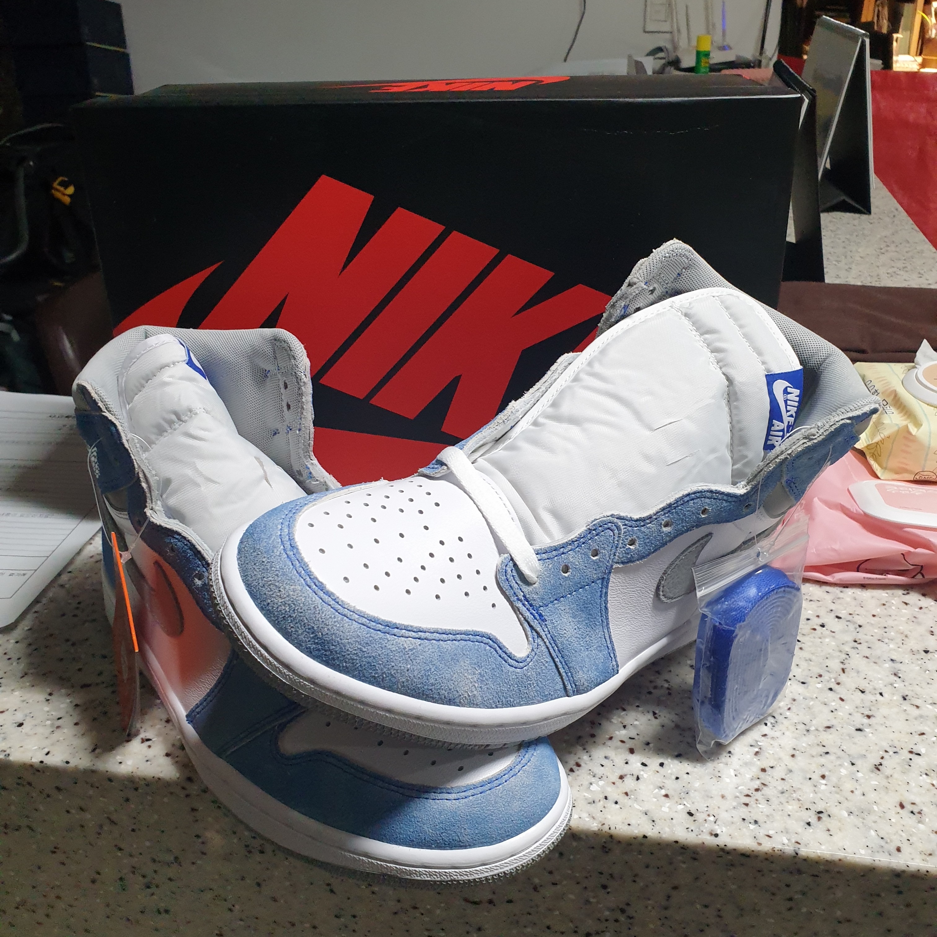 Jordan 1 Retro High OG Hyper Royal 착용 스타일 - 5