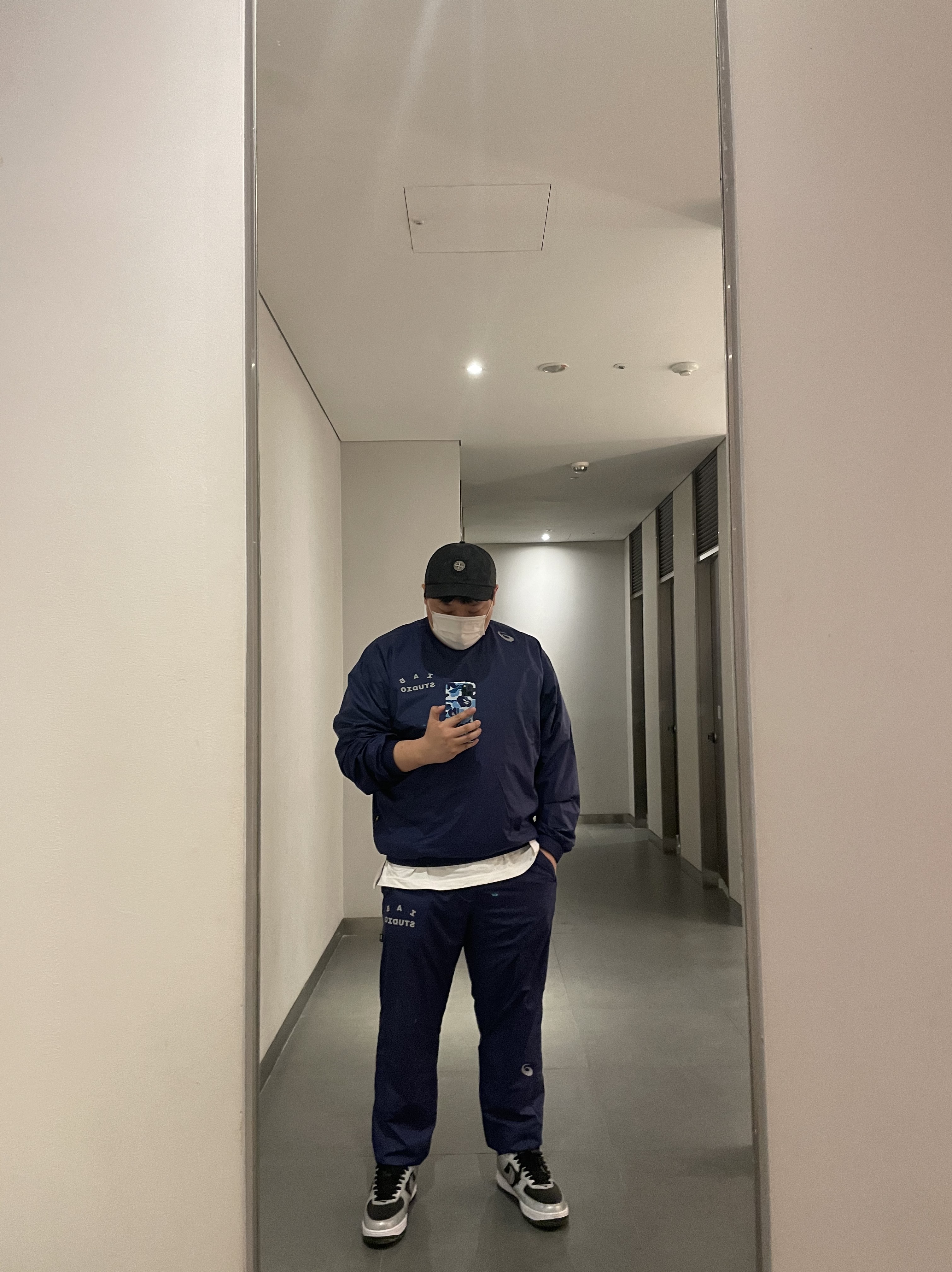 IAB Studio x Asics Navy Woven Shirt, IAB Studio x Asics Navy Woven Pants 착용 스타일