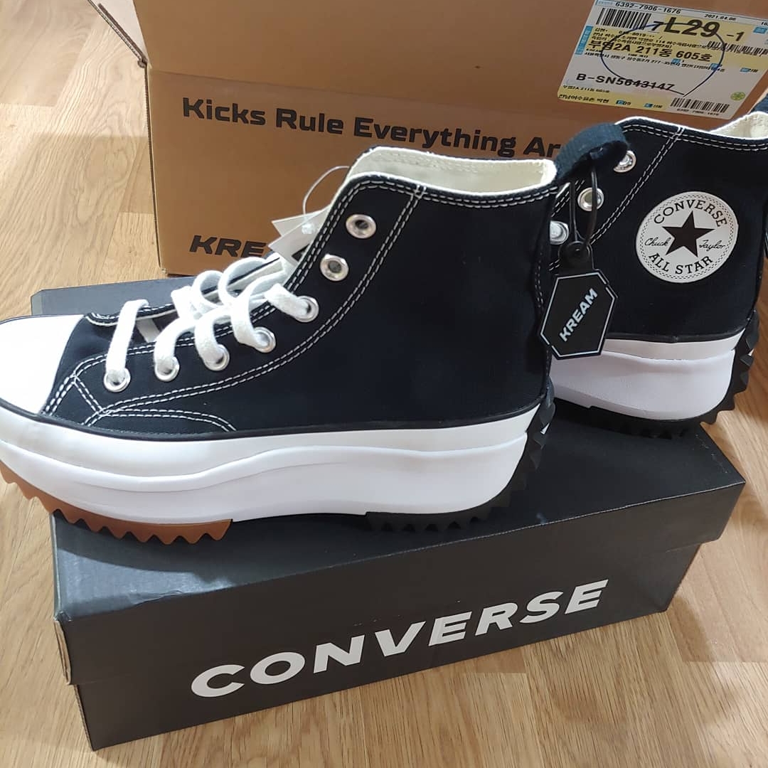 Converse Run Star Hike Hi Black White Gum 착용 스타일 - 1