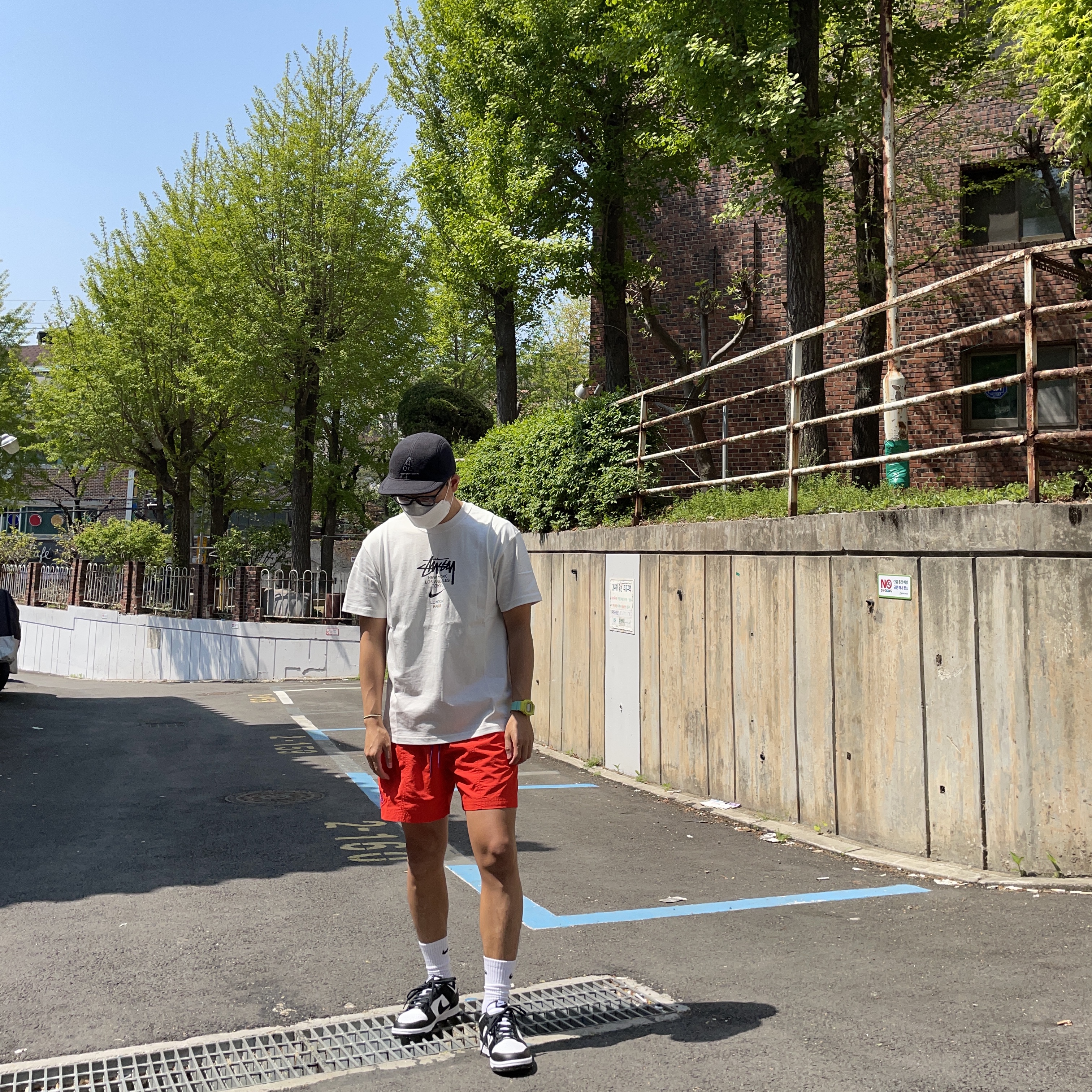 Nike x Stussy WT T-Shirt White - Asia, Nike Dunk Low Retro Black 착용 스타일 - 1