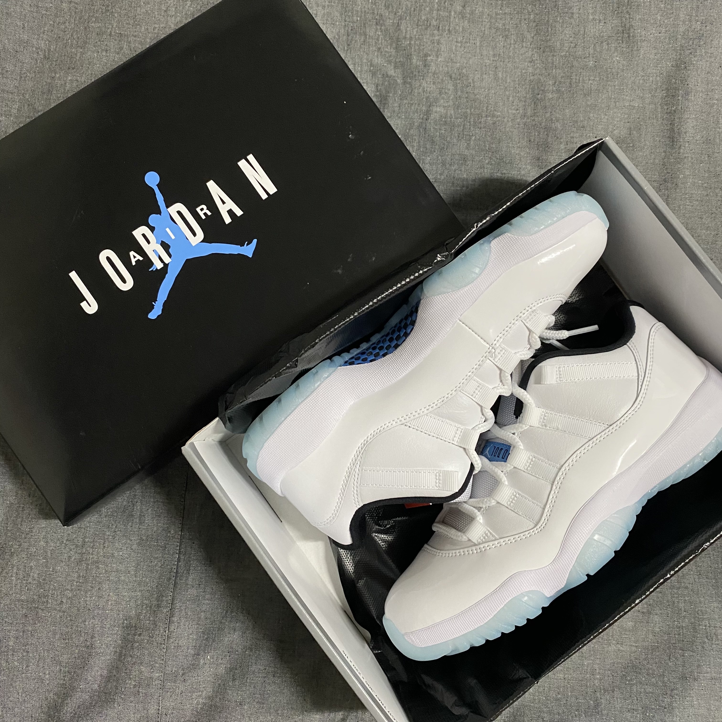 Jordan 11 Retro Low Legend Blue 착용 스타일 - 4