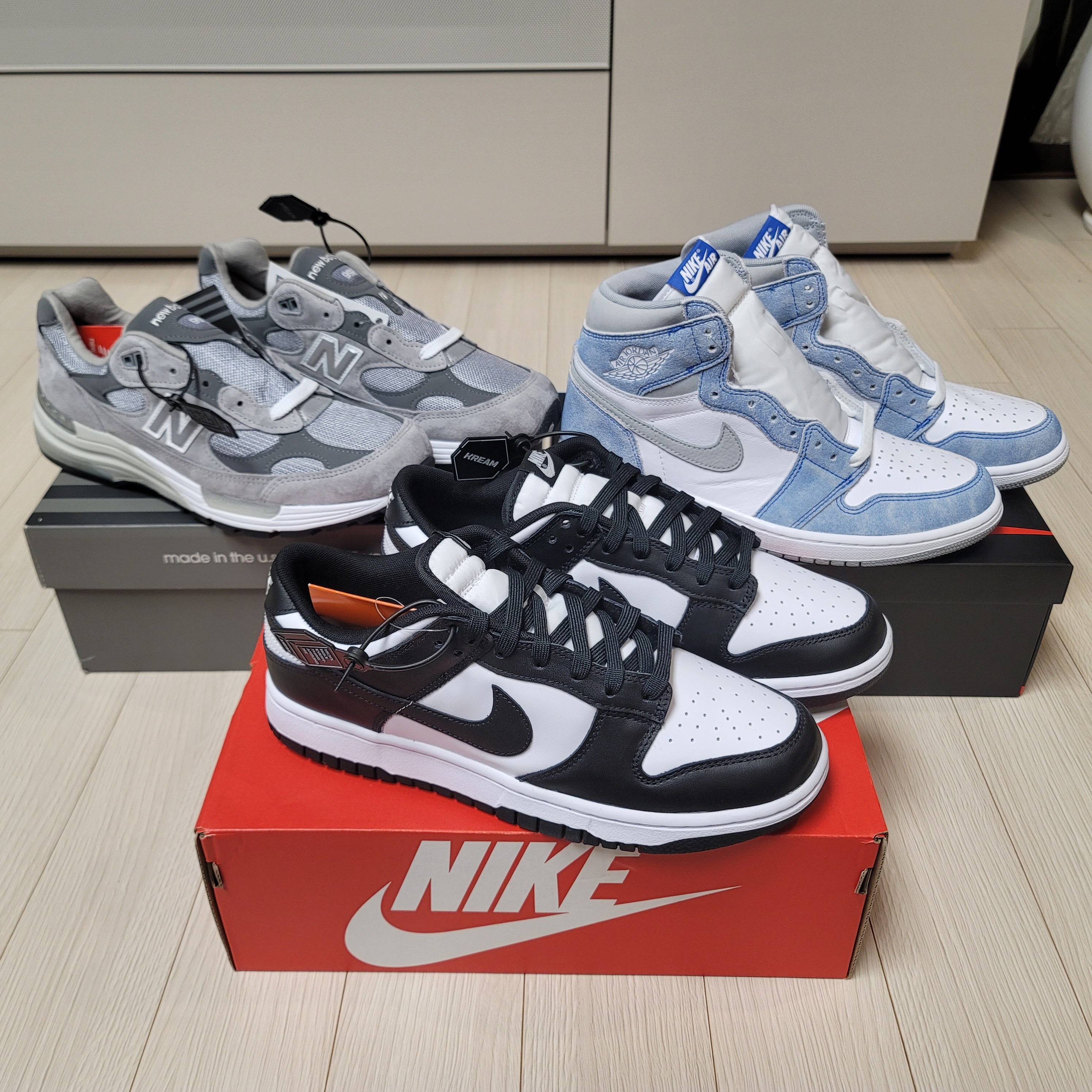 Jordan 1 Retro High OG Hyper Royal, New Balance 992 Made in USA Grey - D Standard 착용 스타일 - 1