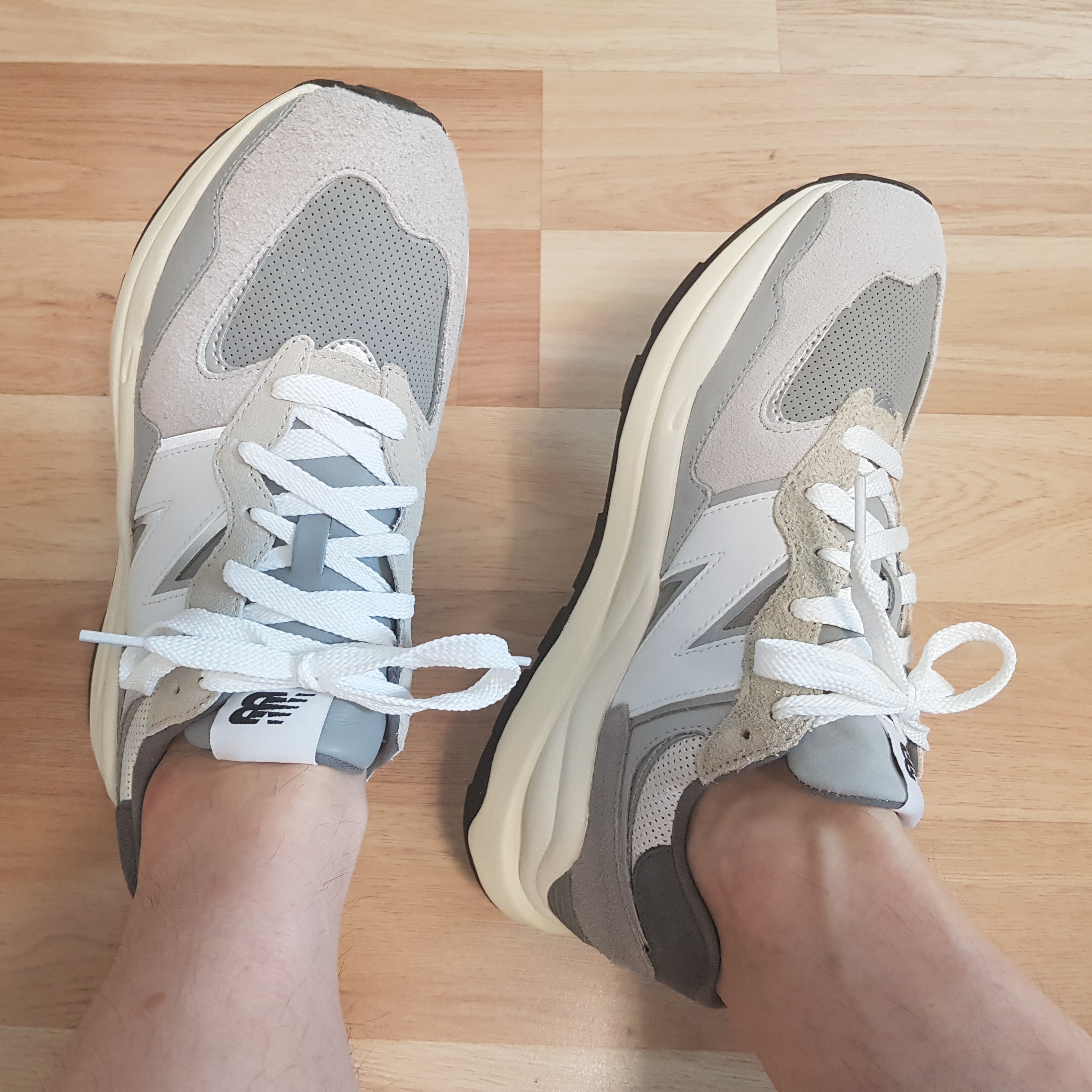 New Balance 5740 Grey 착용 스타일 - 3