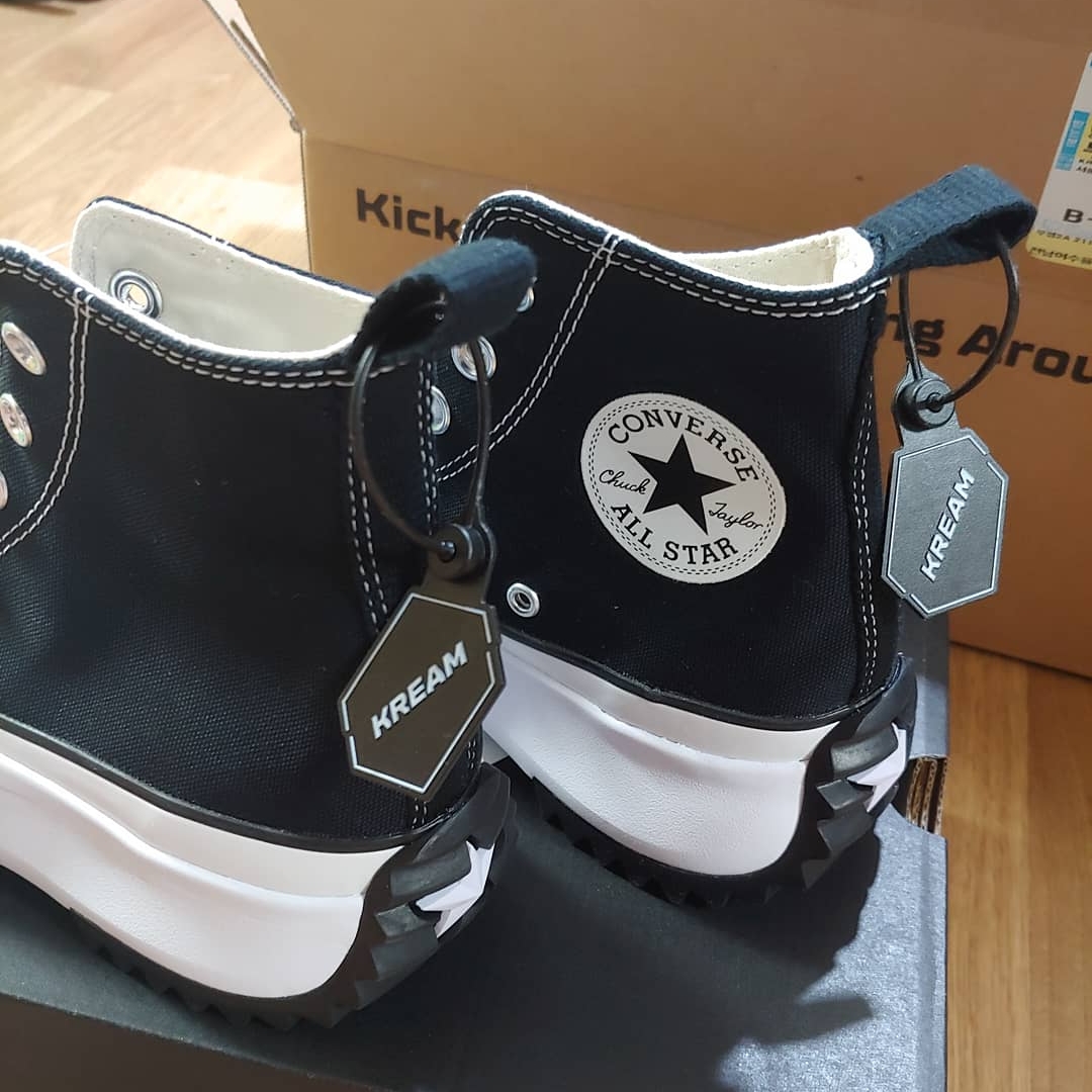 Converse Run Star Hike Hi Black White Gum 착용 스타일 - 2