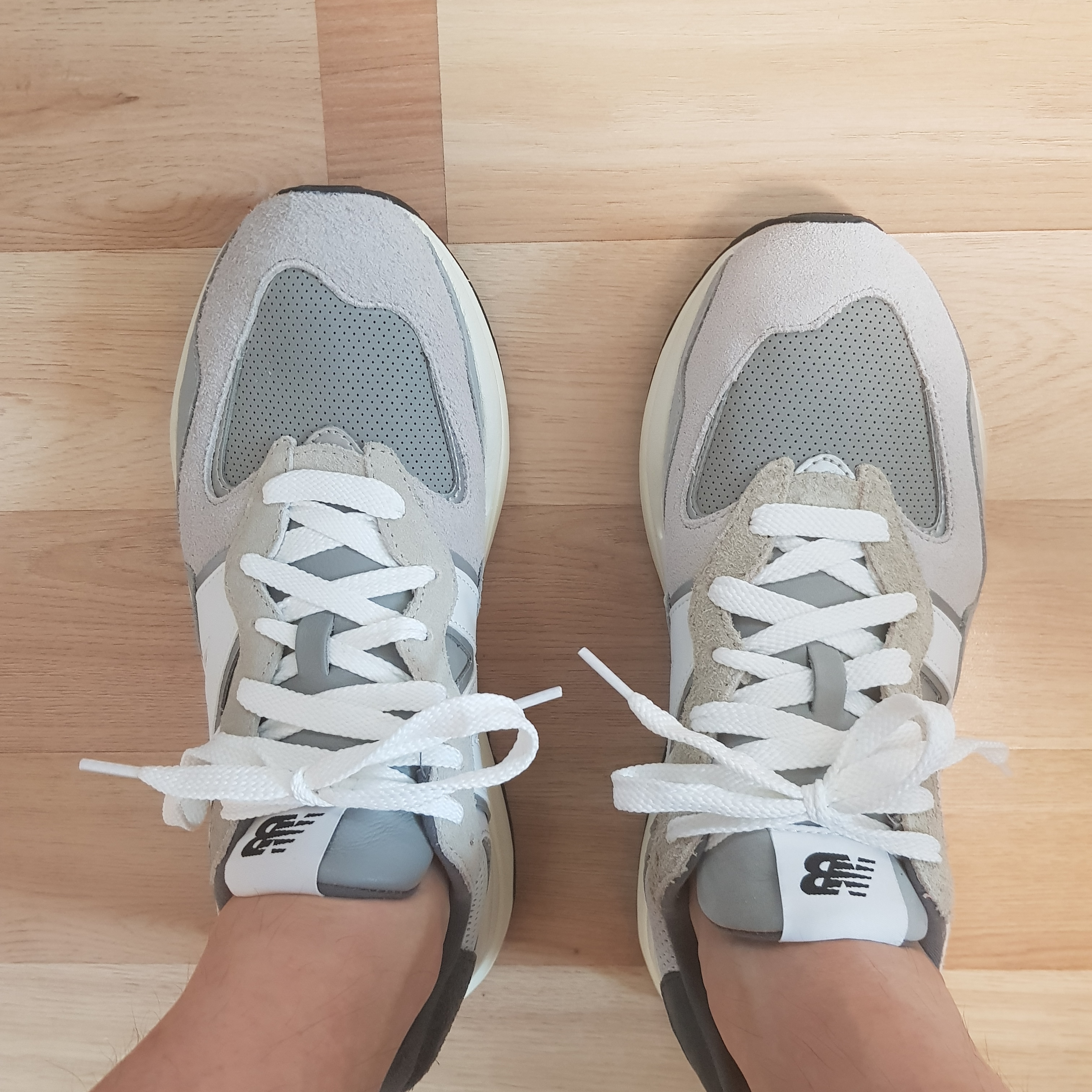 New Balance 5740 Grey 착용 스타일 - 2