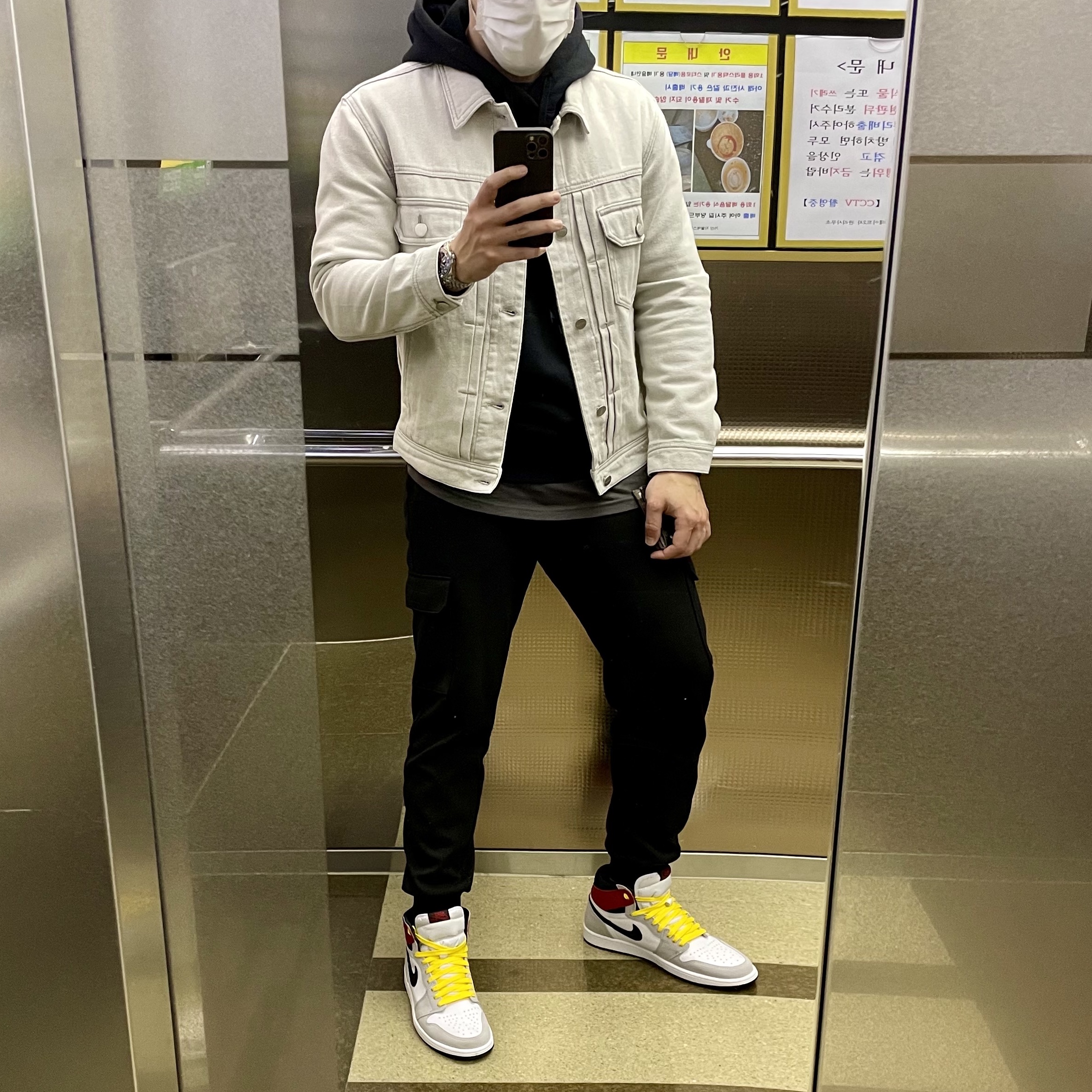 Jordan 1 Retro High OG Light Smoke Grey 착용 스타일 - 2