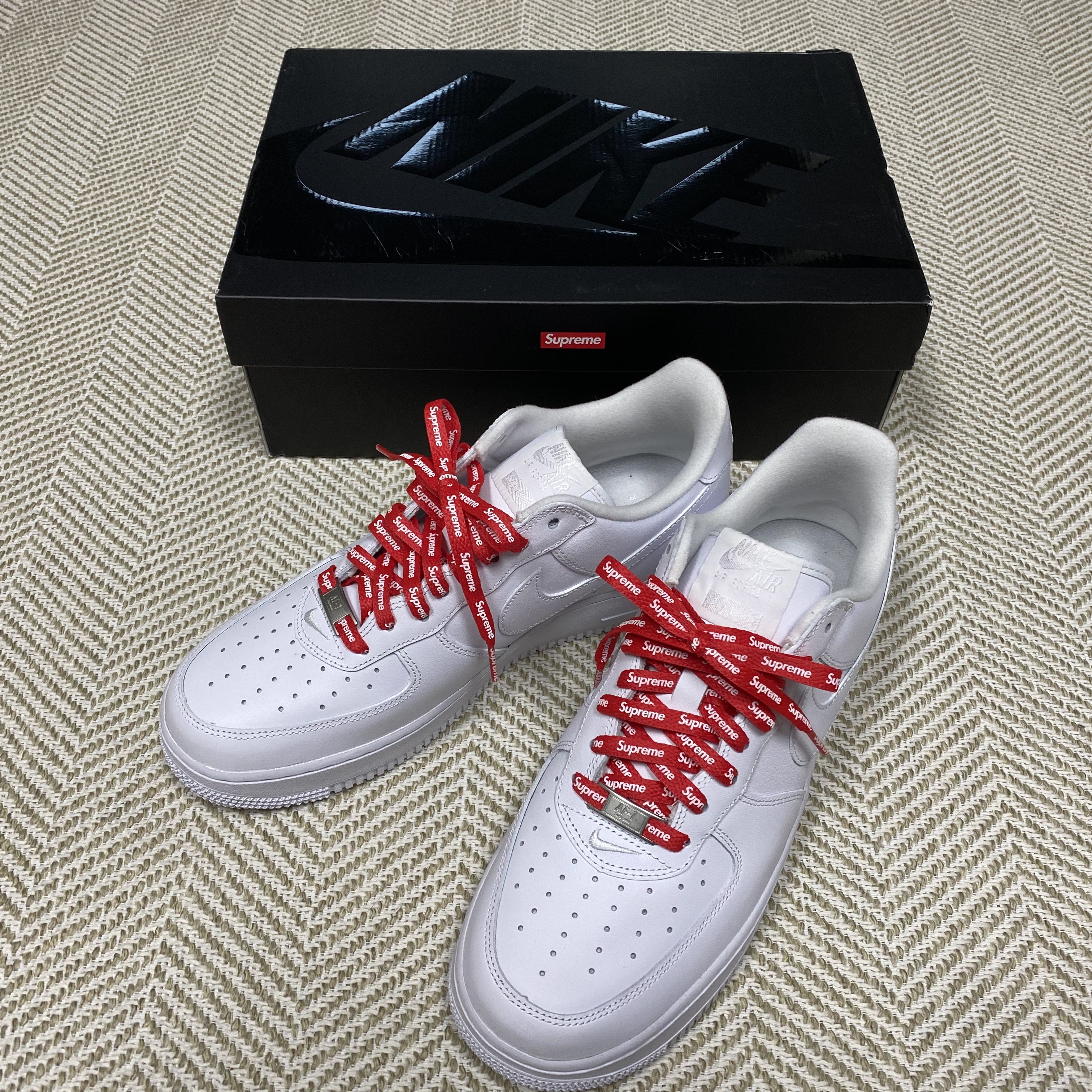 Nike x Supreme Air Force 1 Low White 착용 스타일 - 2