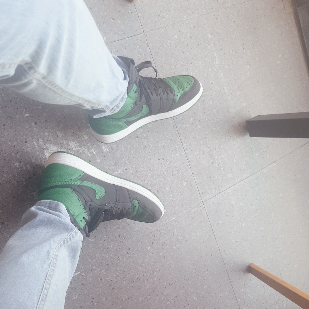 Jordan 1 Retro High OG Pine Green Black 착용 스타일 - 1