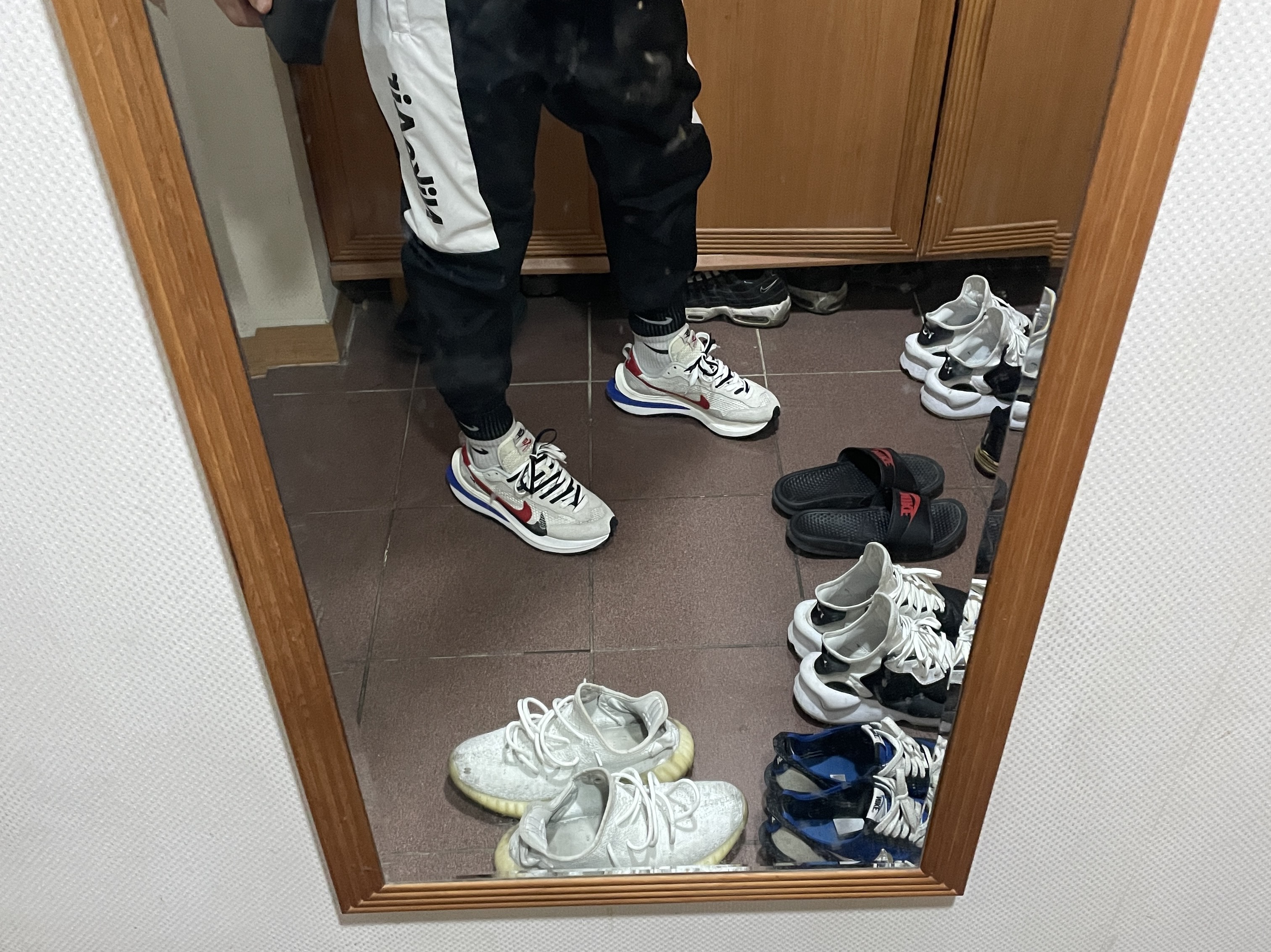 Nike x Sacai VaporWaffle Royal Fuchsia 착용 스타일