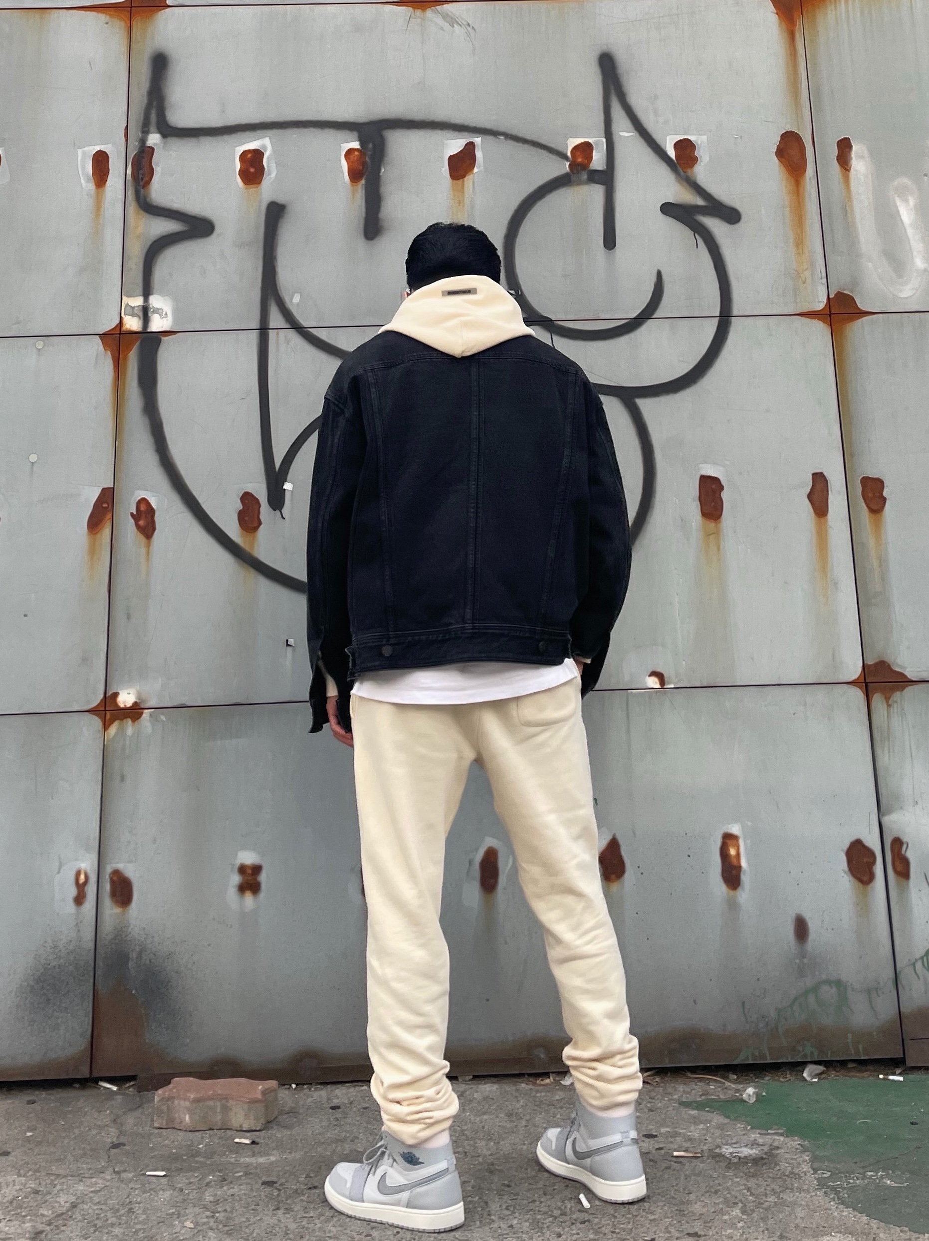 Jordan 1 Zoom Air CMFT London, Essentials 3D Silicon Applique Pullover Hoodie Buttercream 2020 착용 스타일 - 3