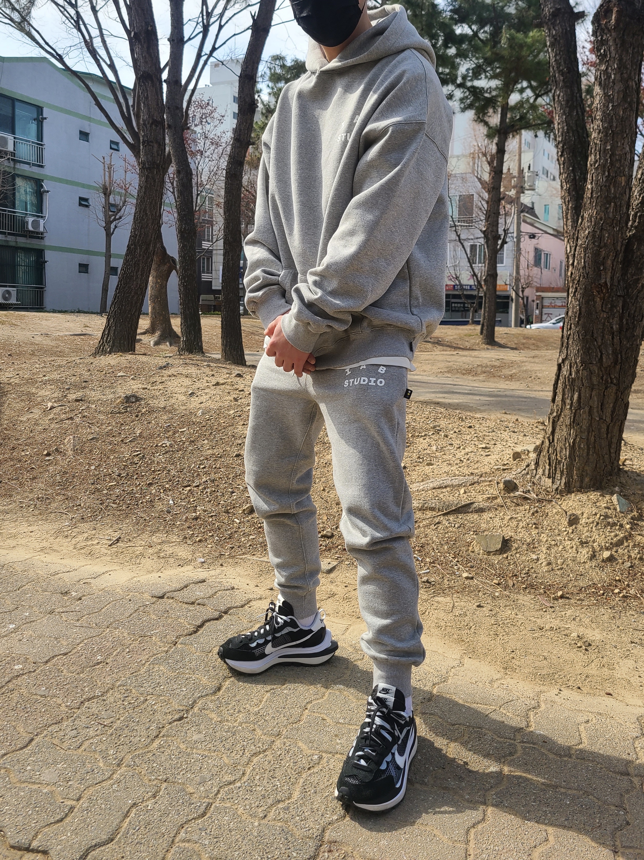 Nike x Sacai VaporWaffle Black White, IAB Studio Hoodie Gray - 21SS 착용 스타일