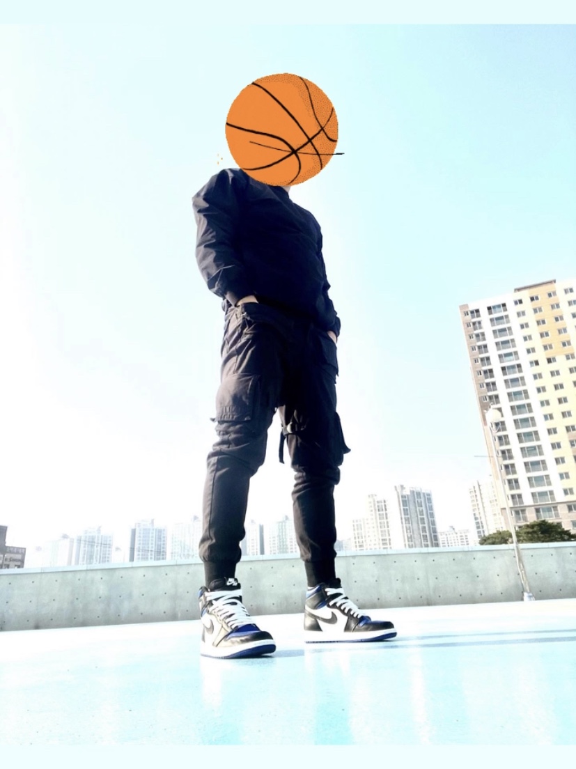 Jordan 1 Retro High OG Royal Toe, Jordan 4 Retro OG Fire Red 2020 착용 스타일 - 1