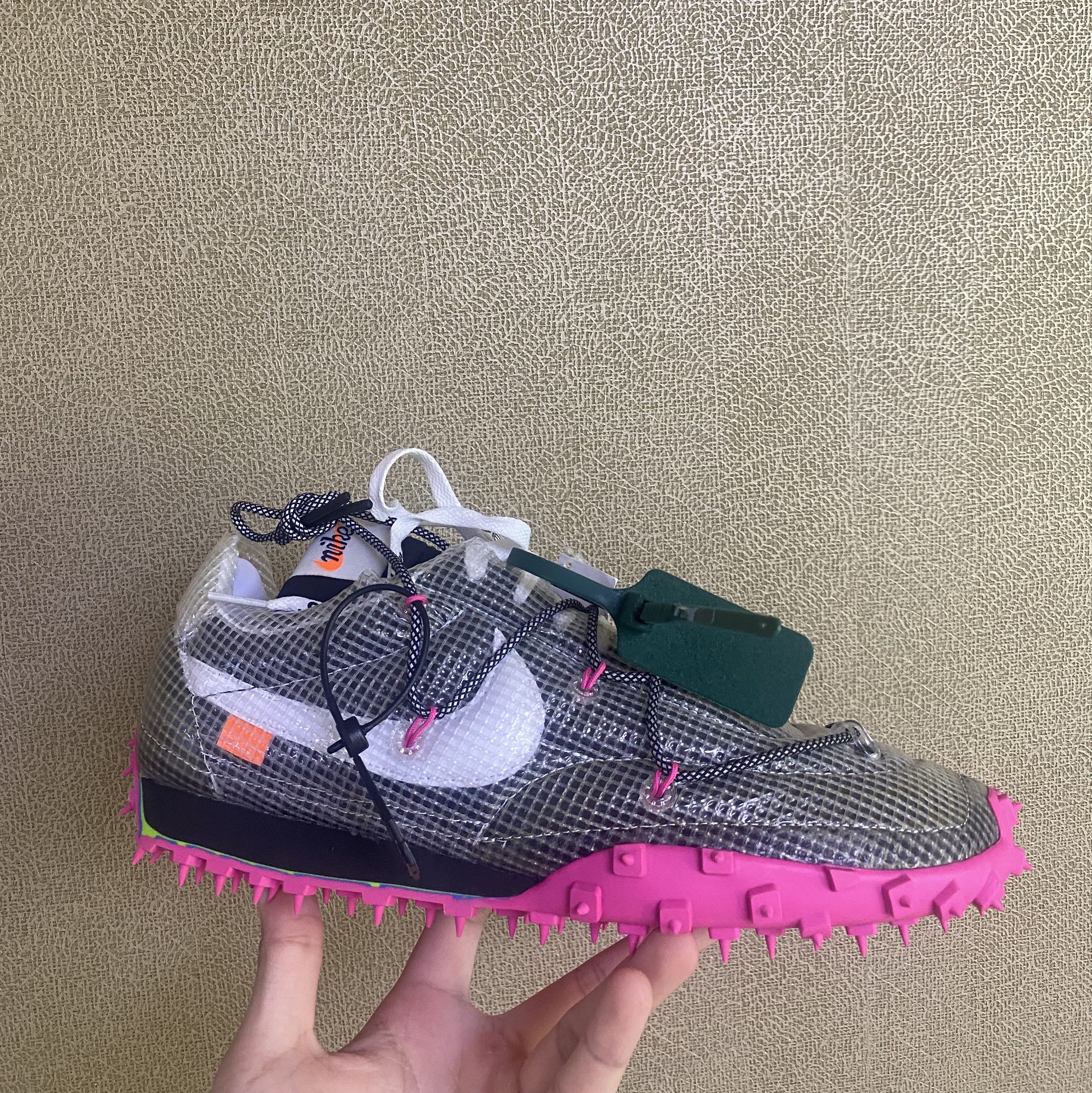 (W) Nike x Off-White Waffle Racer Black 착용 스타일