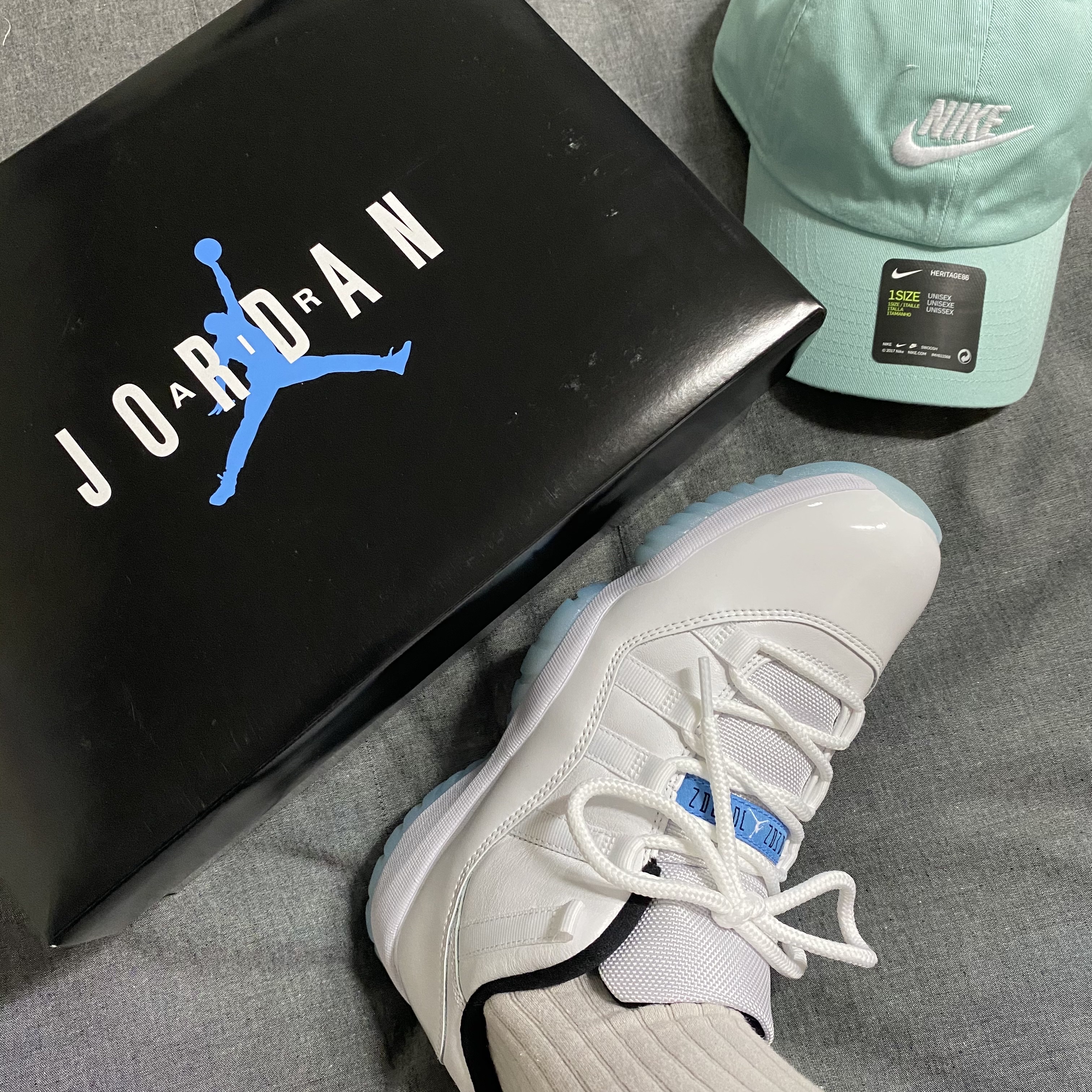 Jordan 11 Retro Low Legend Blue 착용 스타일 - 1