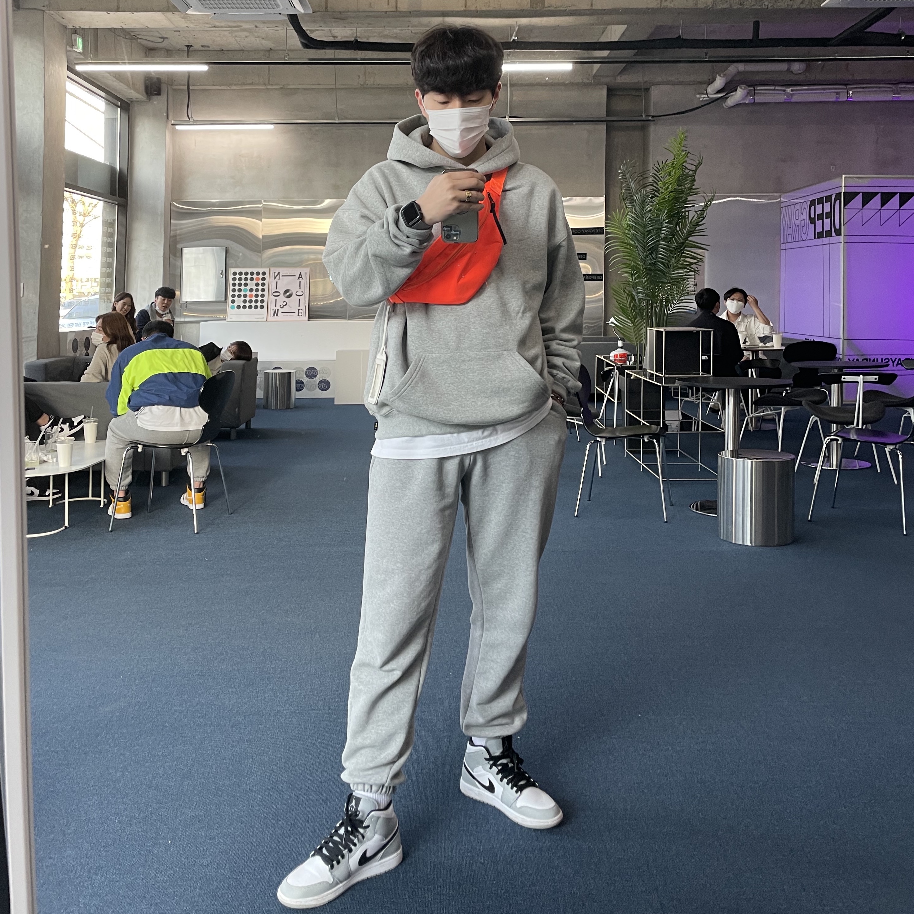 Jordan 1 Mid Light Smoke Grey, IAB Studio Hoodie Gray - 21SS 착용 스타일