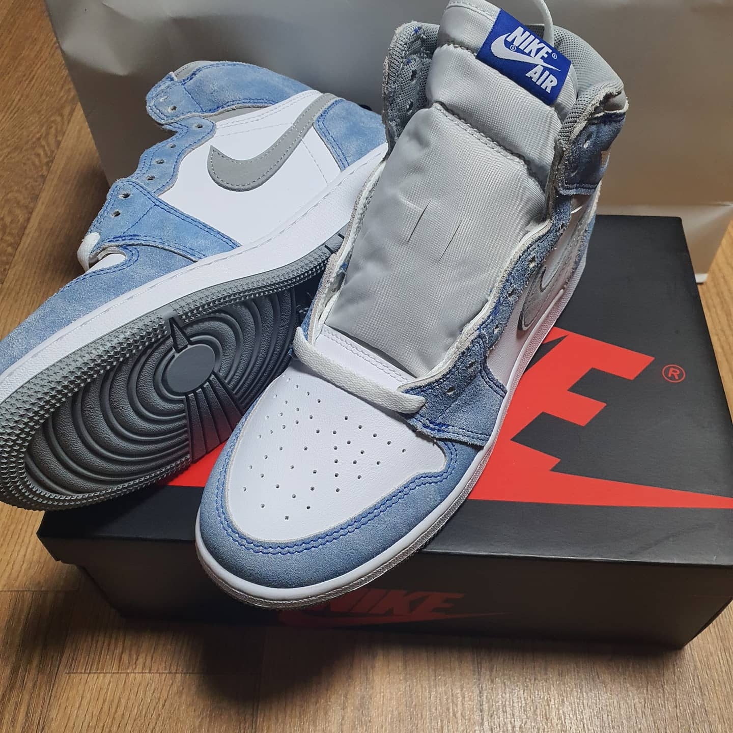 (GS) Jordan 1 Retro High OG Hyper Royal 착용 스타일 - 2