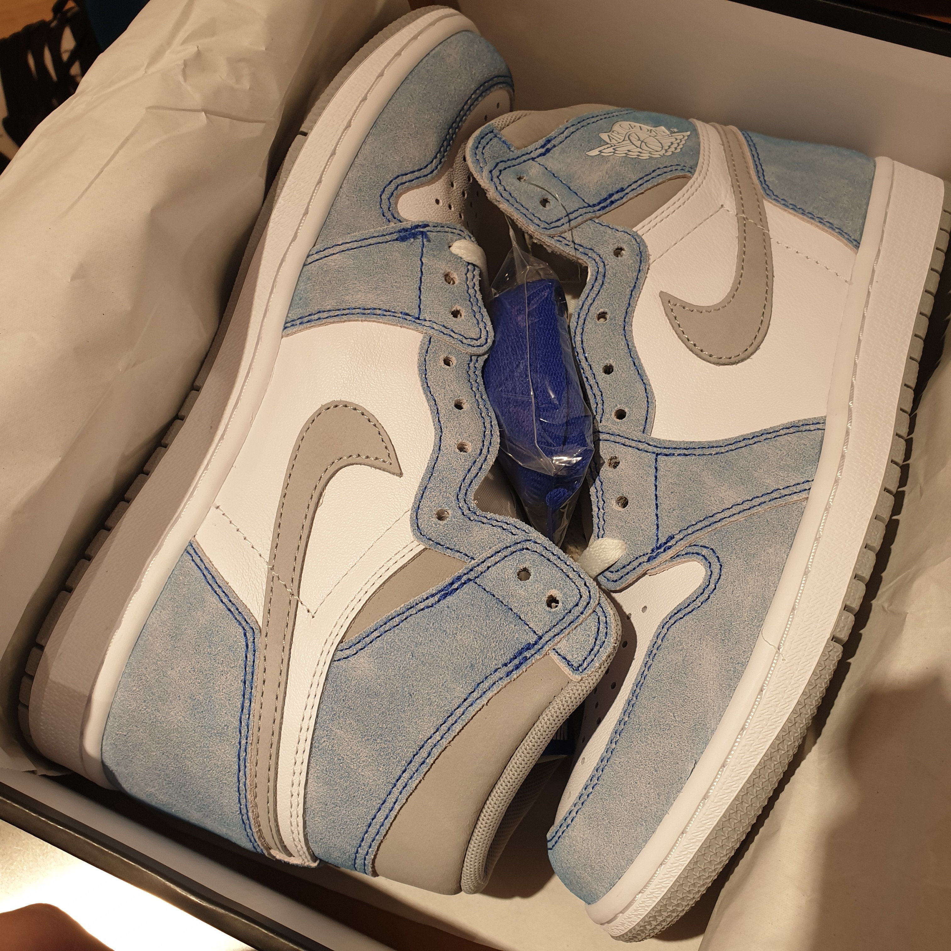 Jordan 1 Retro High OG Hyper Royal, Jordan 1 x Paris Saint-Germain Zoom Air CMFT 착용 스타일 - 1