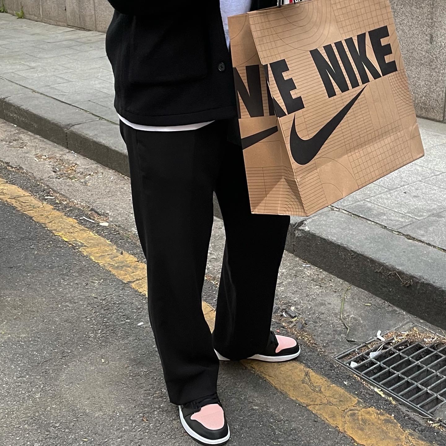 Jordan 1 Low Crimson Tint, Jordan 1 Retro High OG Hyper Royal 착용 스타일
