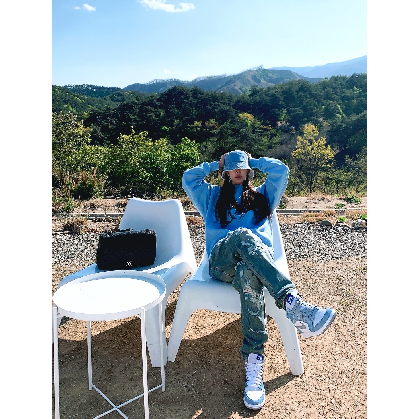 (GS) Jordan 1 Retro High OG Hyper Royal, Nike NRG Solo Swoosh Crew Fleece Psychic Blue - Asia 착용 스타일 - 1