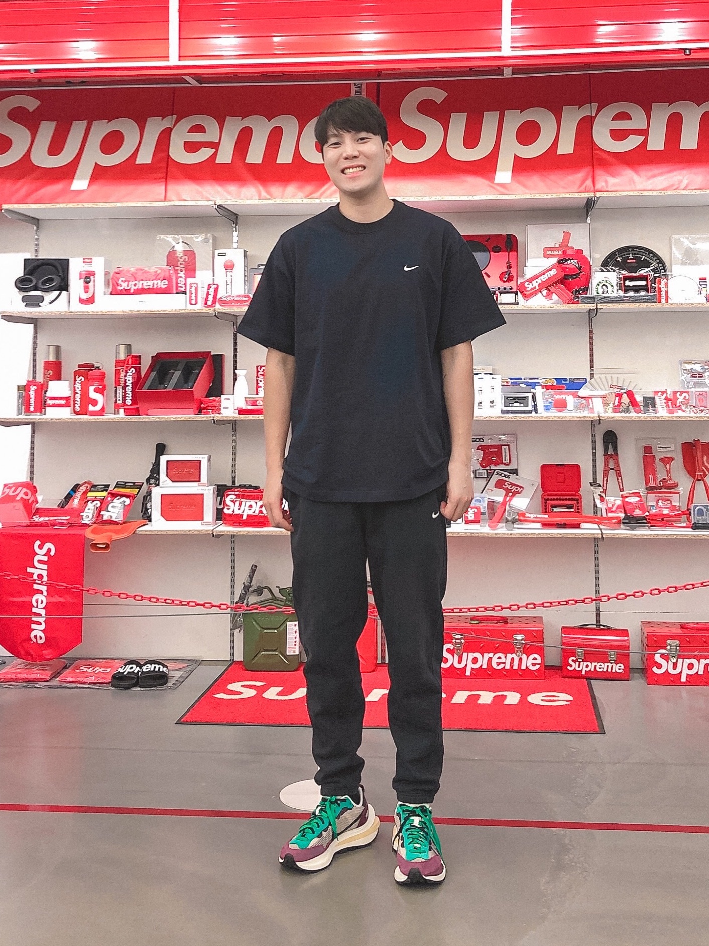 Nike x Sacai VaporWaffle String & Black Villain Red, Nike NRG Solo Swoosh T-Shirt Black - US/EU 착용 스타일