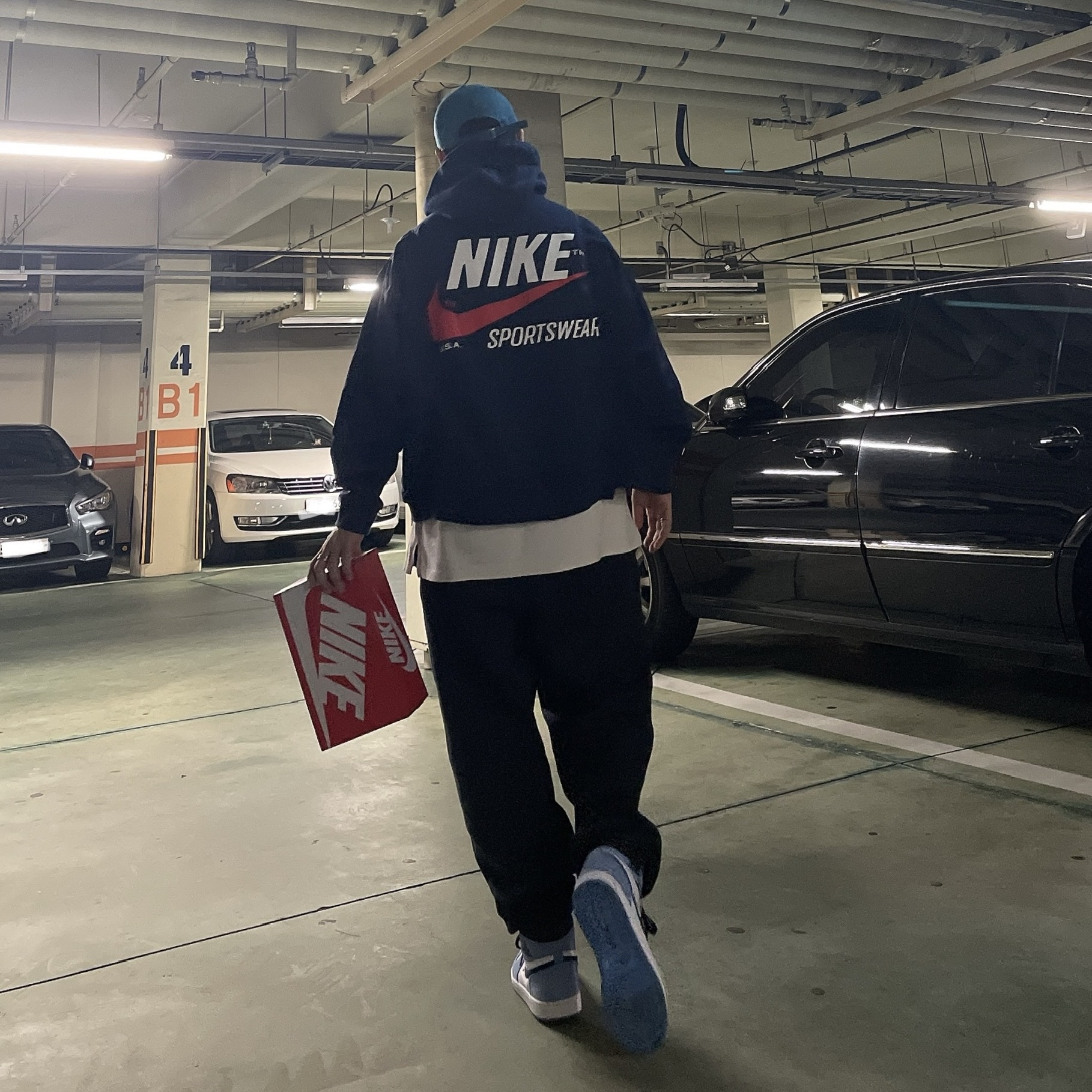 Jordan 1 Retro High OG University Blue, Nike NSW Hoodie BRS Midnight Navy 착용 스타일