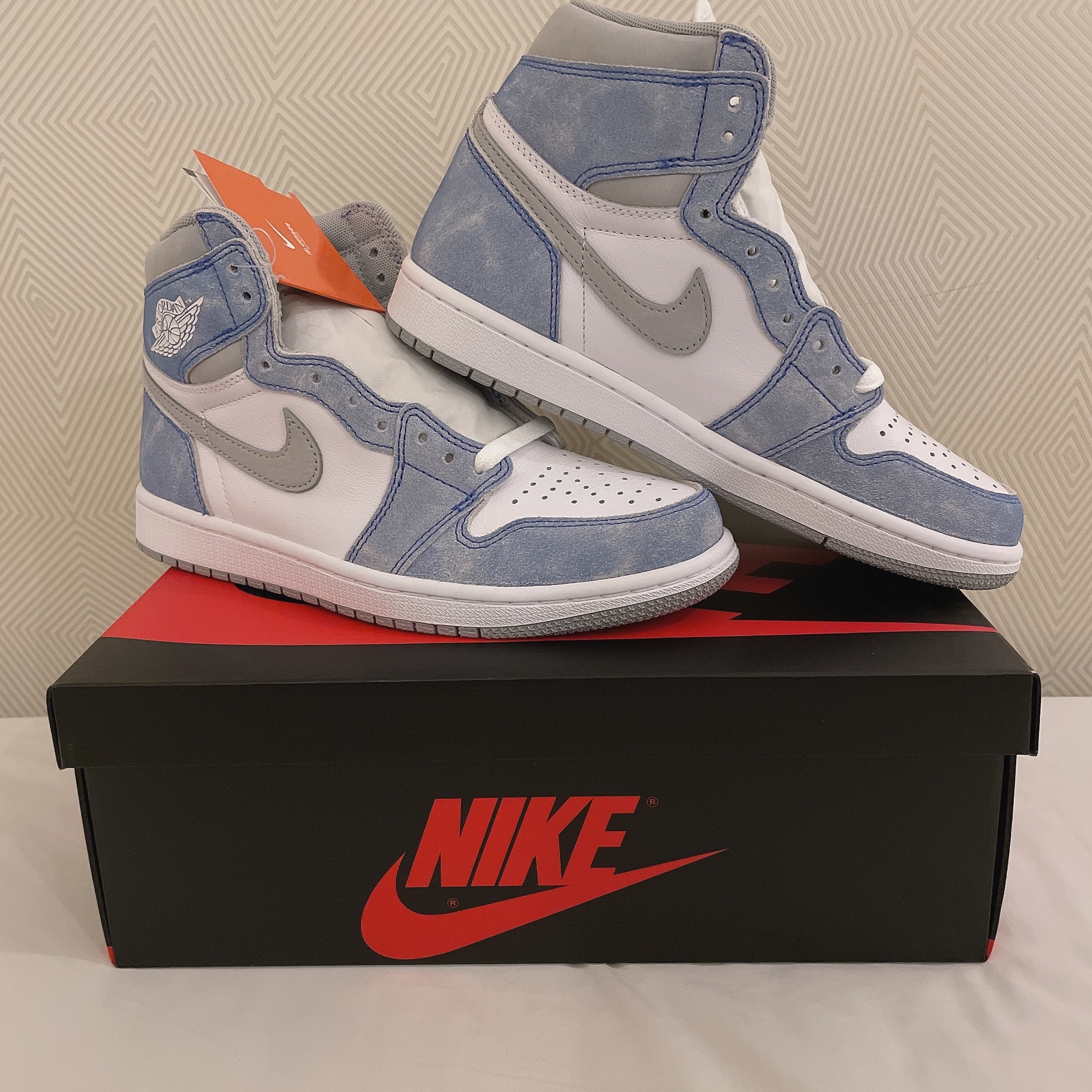 Jordan 1 Retro High OG Hyper Royal 착용 스타일 - 4