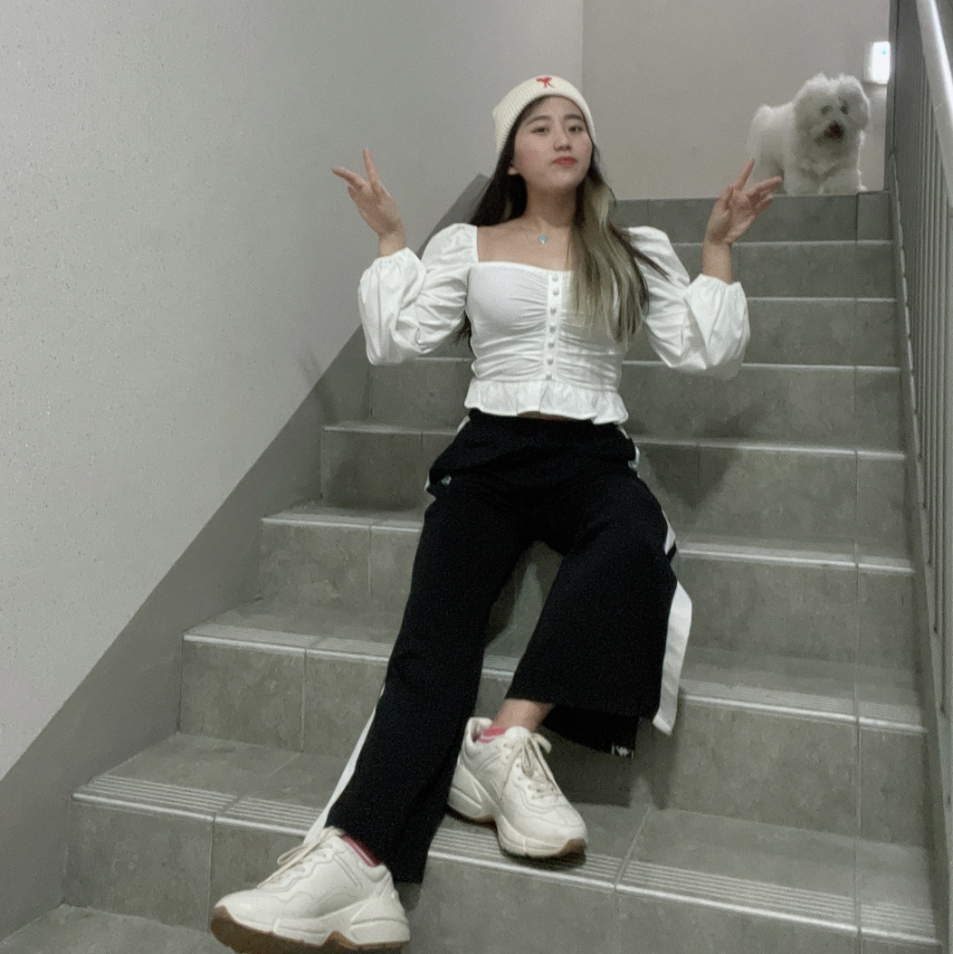 Gucci Rhyton Leather Sneakers Logo 착용 스타일 - 1