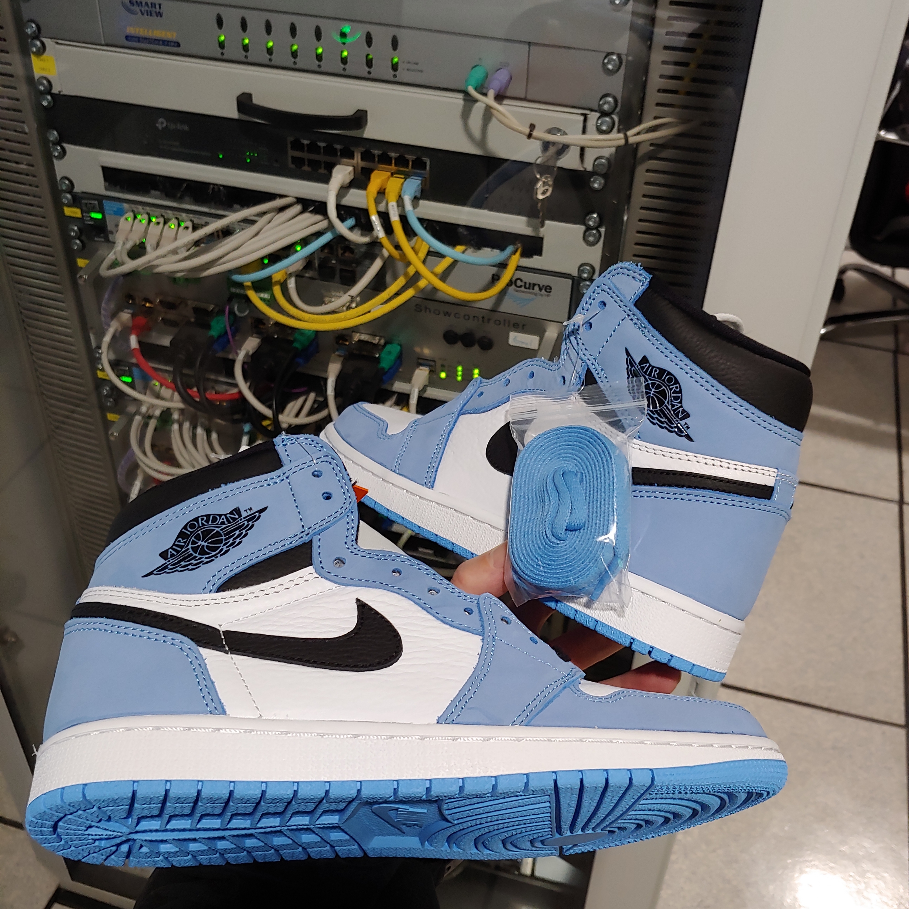 Jordan 1 Retro High OG University Blue 착용 스타일 - 2