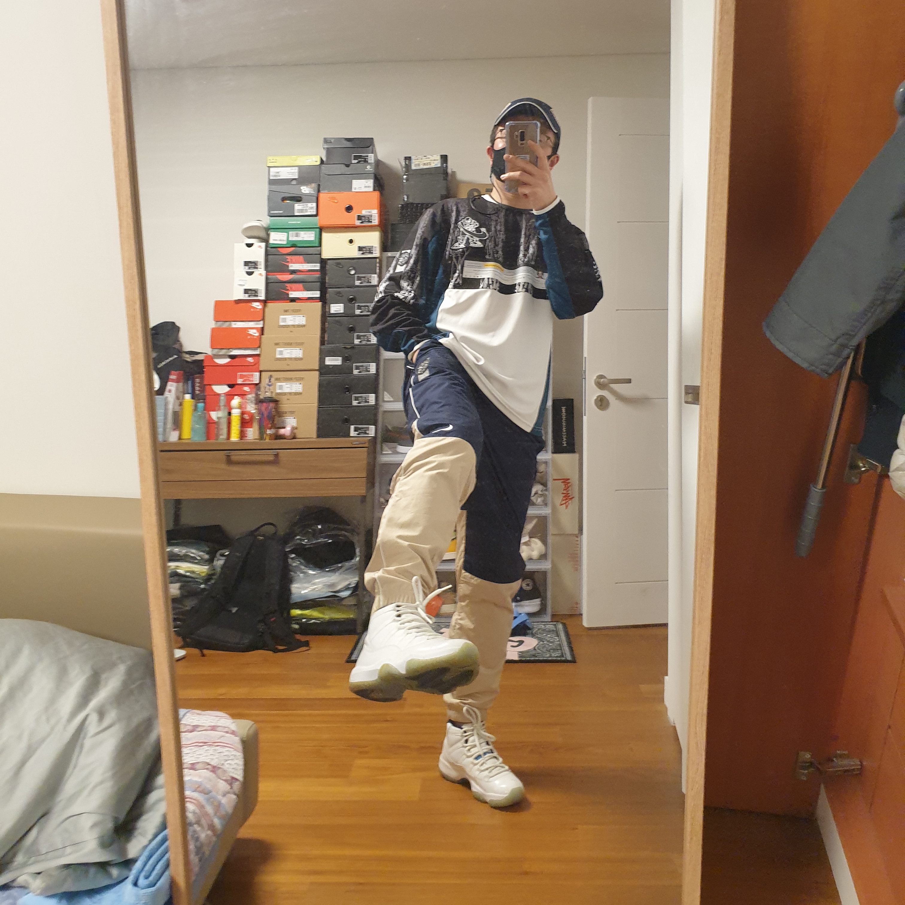 Nike x Cav Empt Long Sleeve Graphic Shirt Jersey, Nike x Cav Empt Track Pants Navy 착용 스타일 - 3