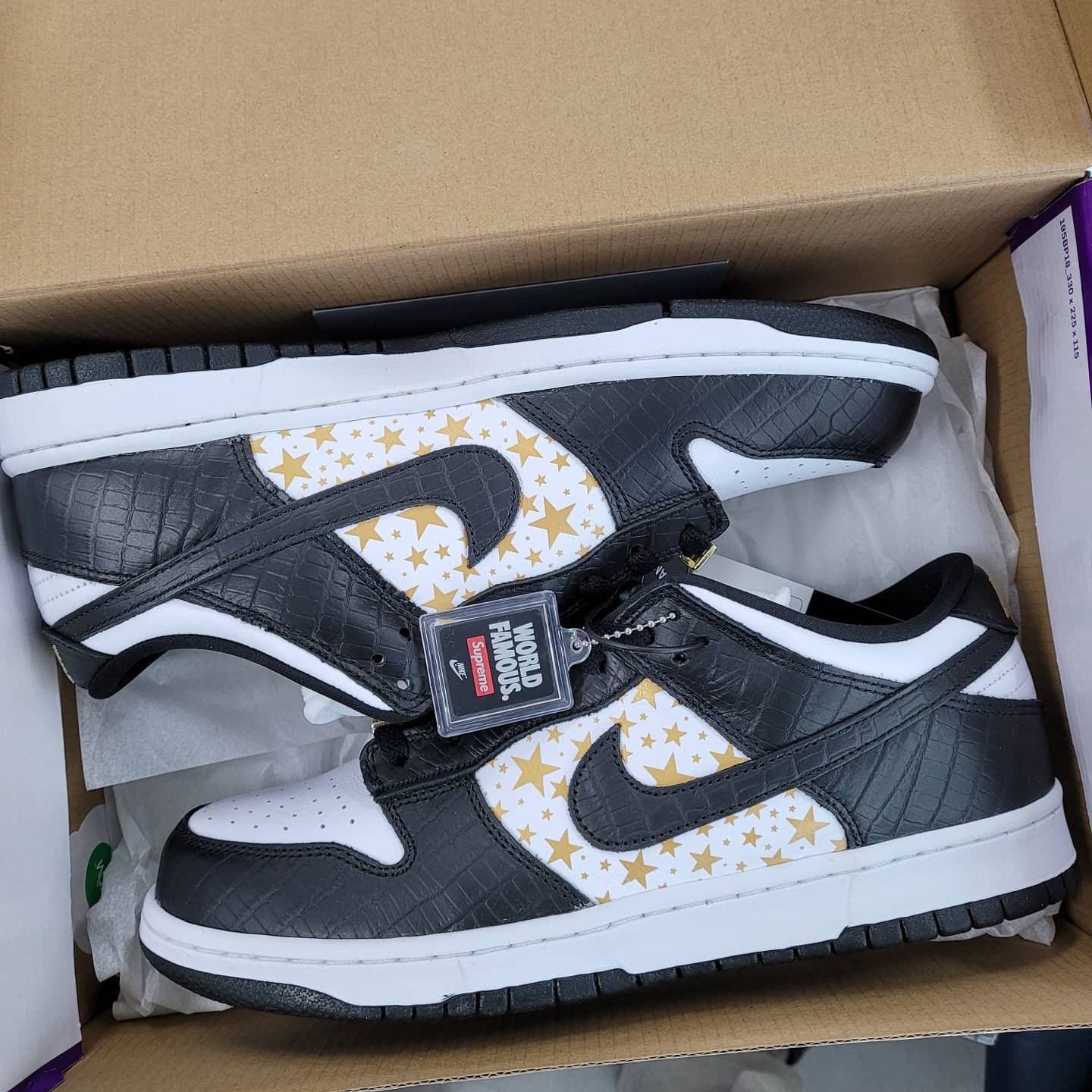 Nike x Supreme SB Dunk Low Black 착용 스타일 - 1