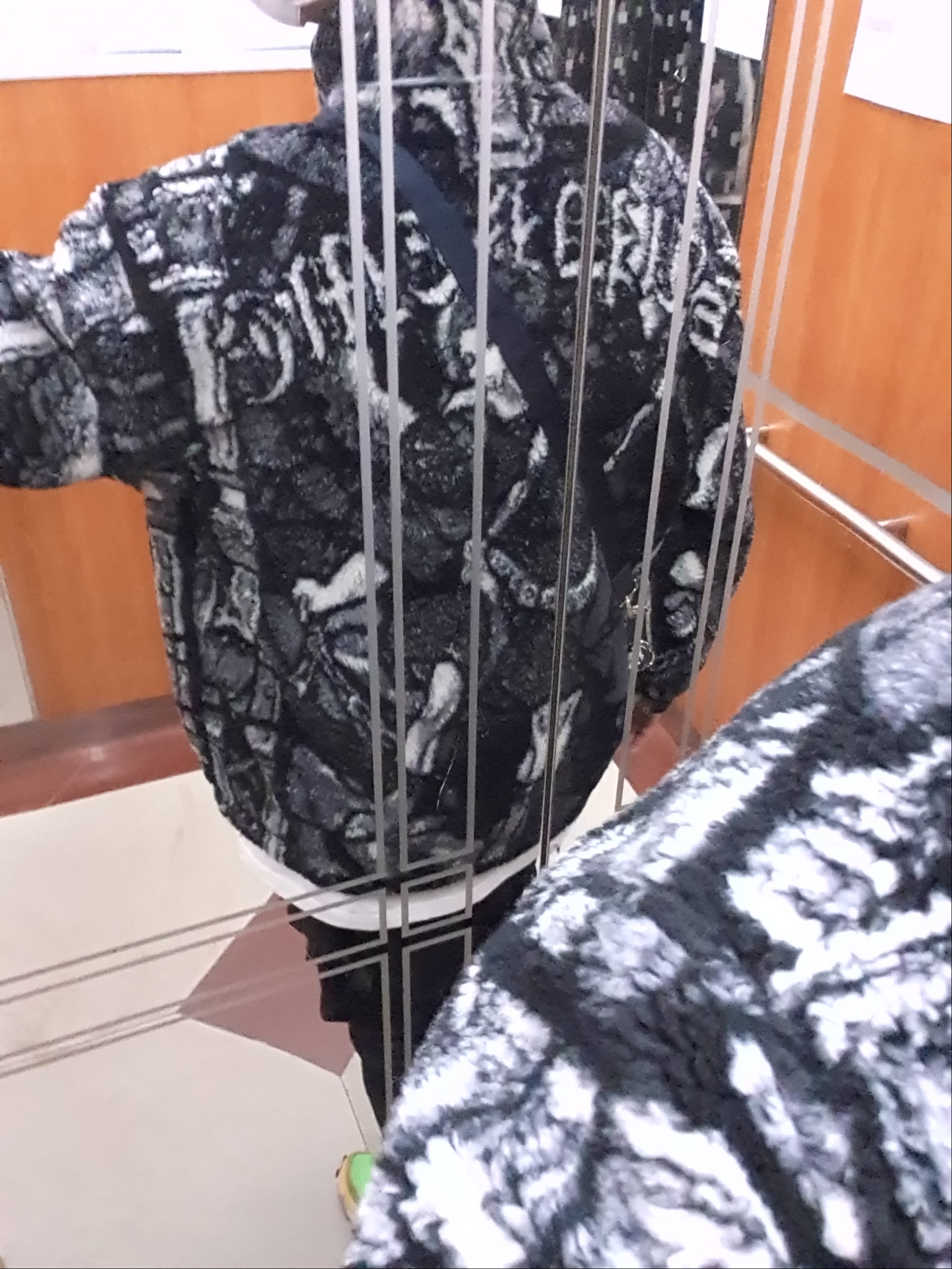 Supreme Cross Box Logo T-Shirt White - 20FW, Supreme Saint Michael Fleece Jacket Black - 21SS 착용 스타일 - 2