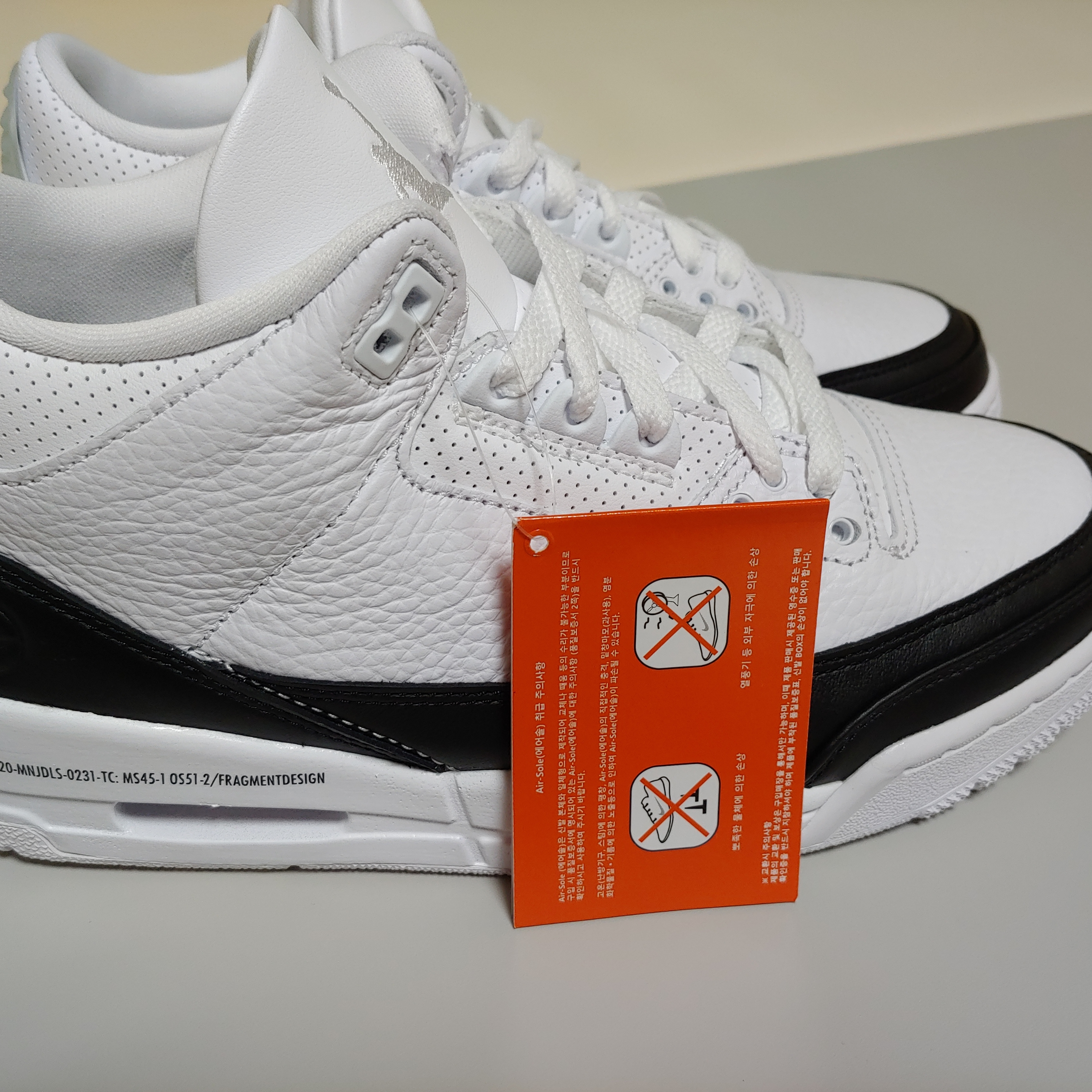 Jordan 3 x Fragment Retro SP White Black 착용 스타일 - 3