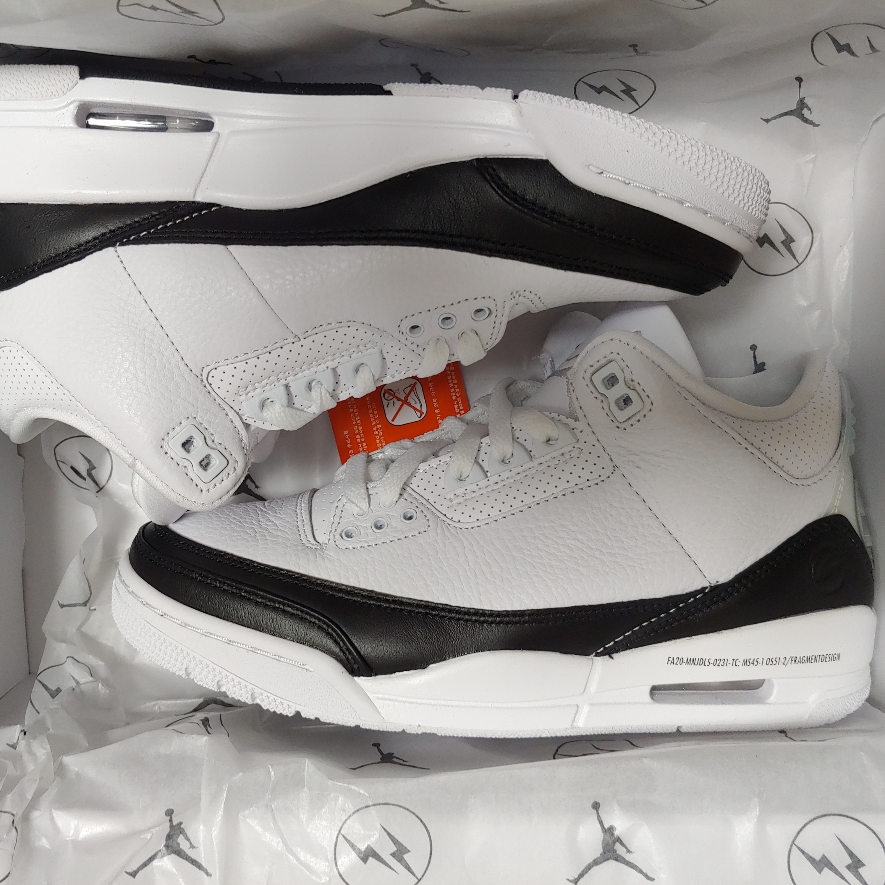 Jordan 3 x Fragment Retro SP White Black 착용 스타일 - 5