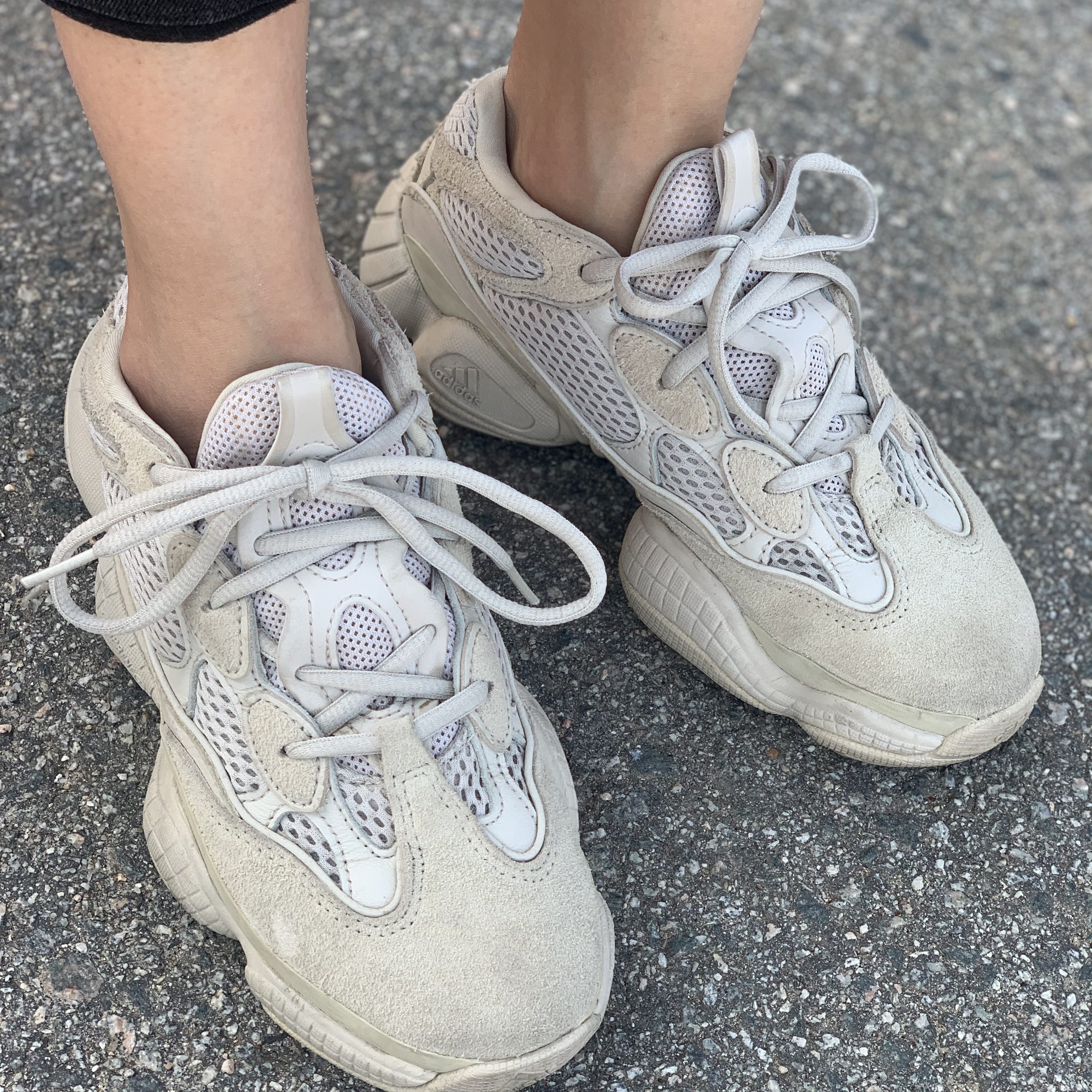 Adidas Yeezy 500 Blush 2018 착용 스타일 - 2