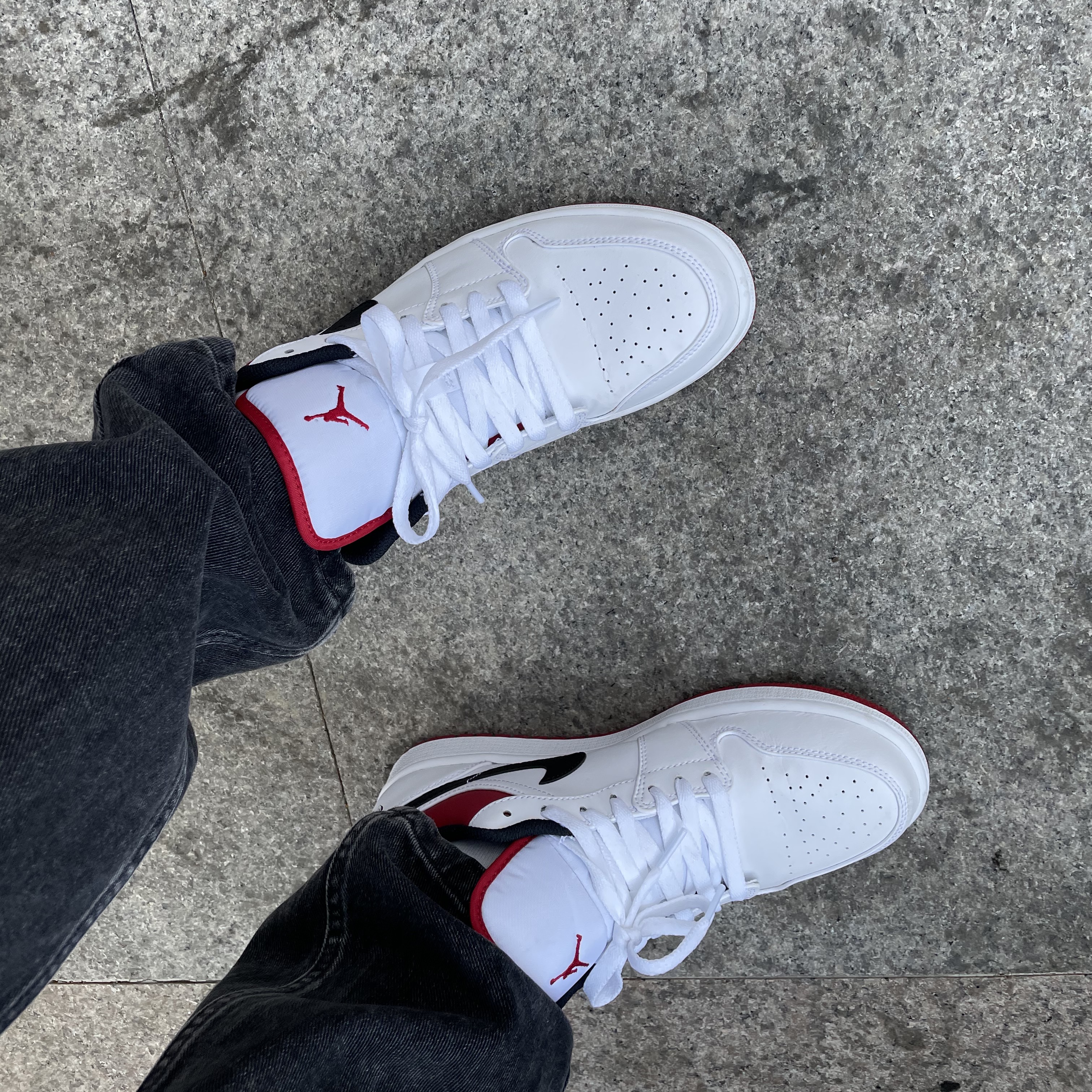 Jordan 1 Low White Red Black 착용 스타일