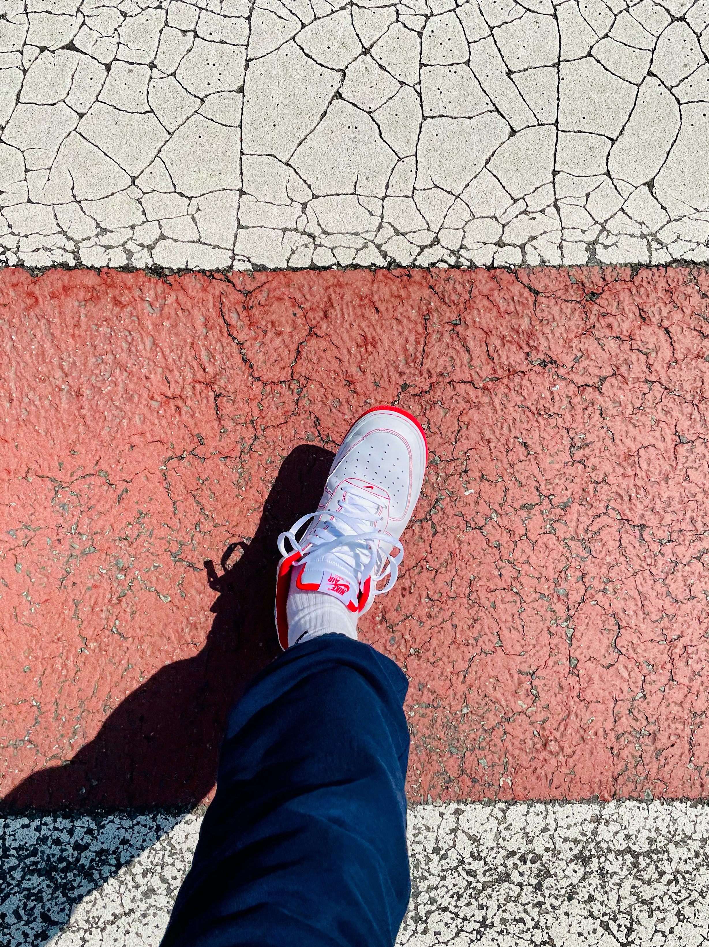 Nike Air Force 1 '07 Stitch Radiant Red 착용 스타일