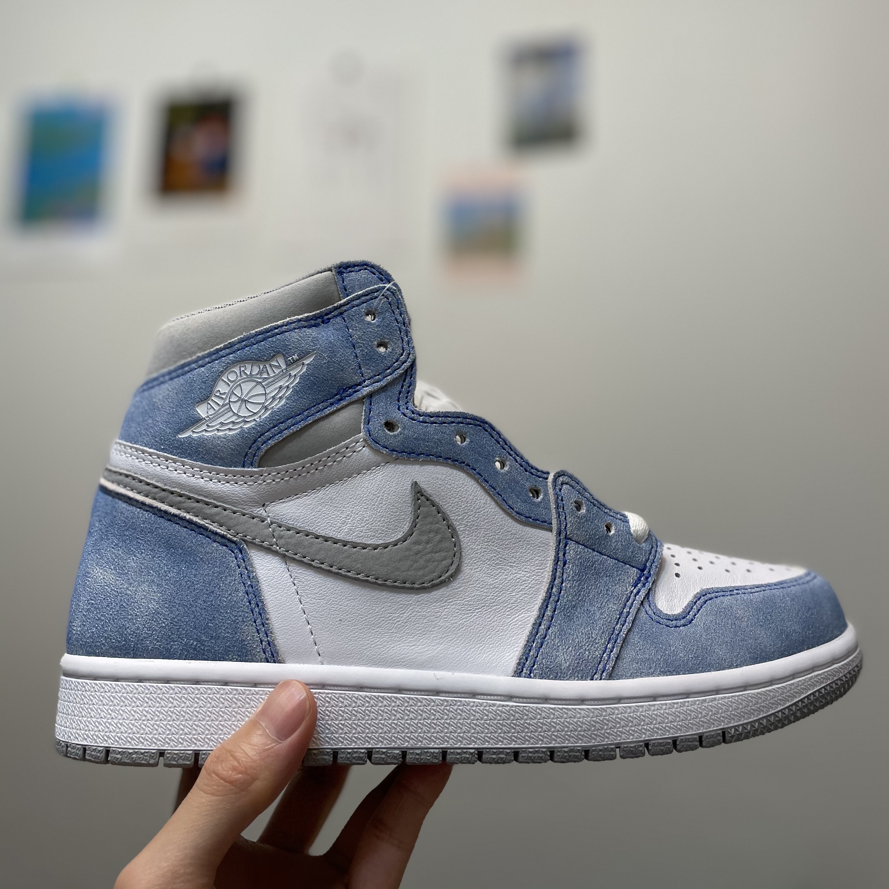 Jordan 1 Retro High OG Hyper Royal 착용 스타일 - 4